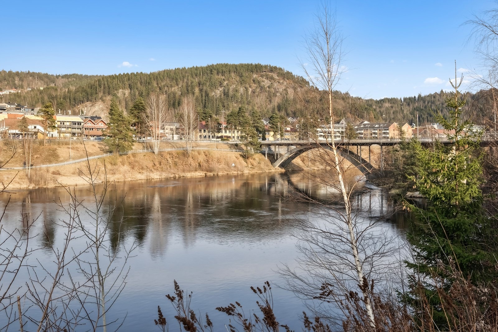 Ringvegen 23 C har en attraktiv beliggenhet i et rolig og naturskjønt område på Moseidmoen. Galleribilde
