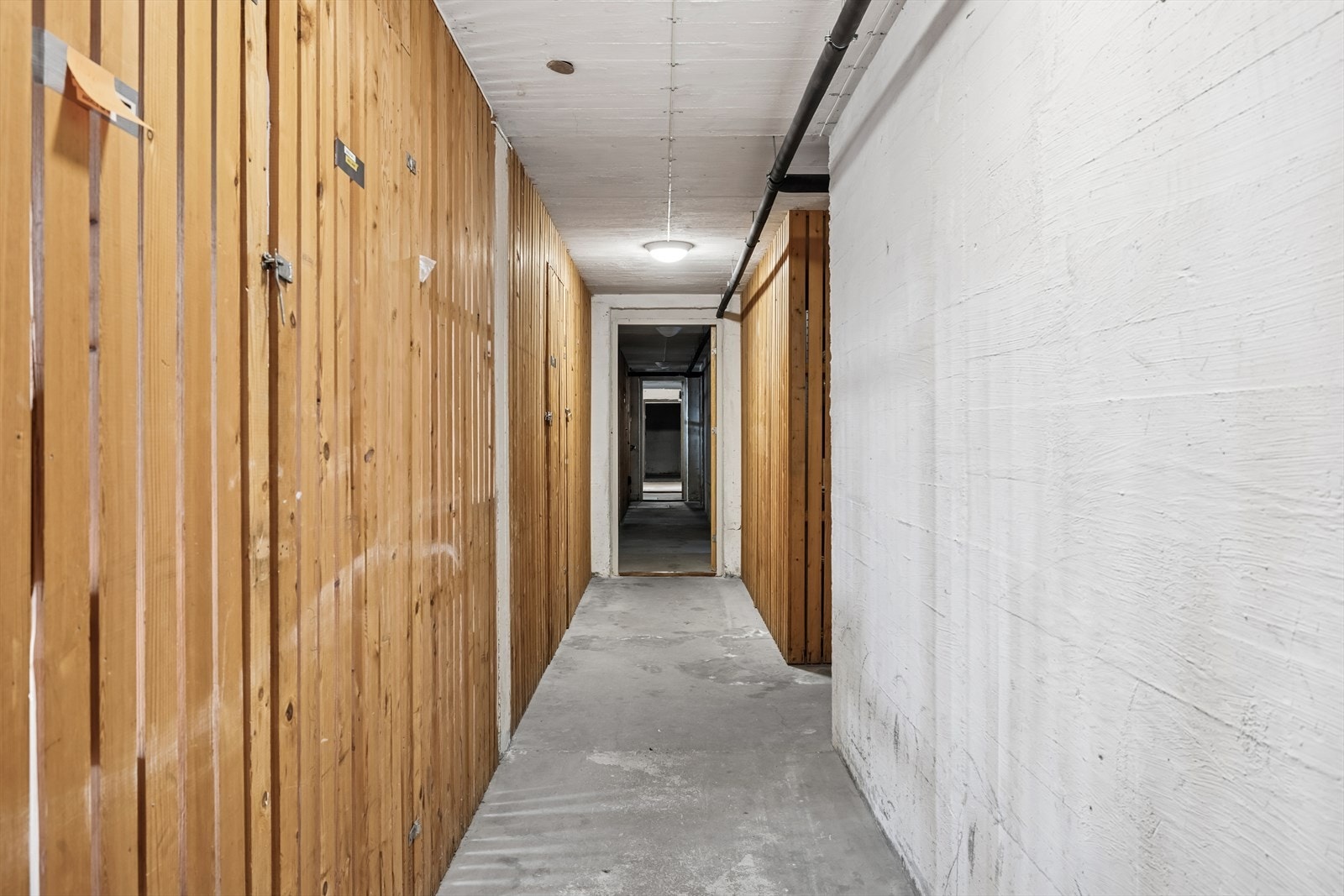 Det medfølger en bod på loft, samt to boder og fellesvaskeri i kjeller. Galleribilde