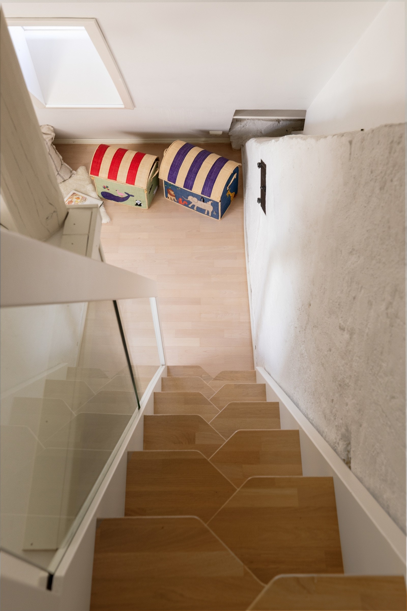 Trapp mellom hemsen og det ene soverommet. Det gjøres oppmerksom på at hemsen ikke er byggemeldt. Galleribilde