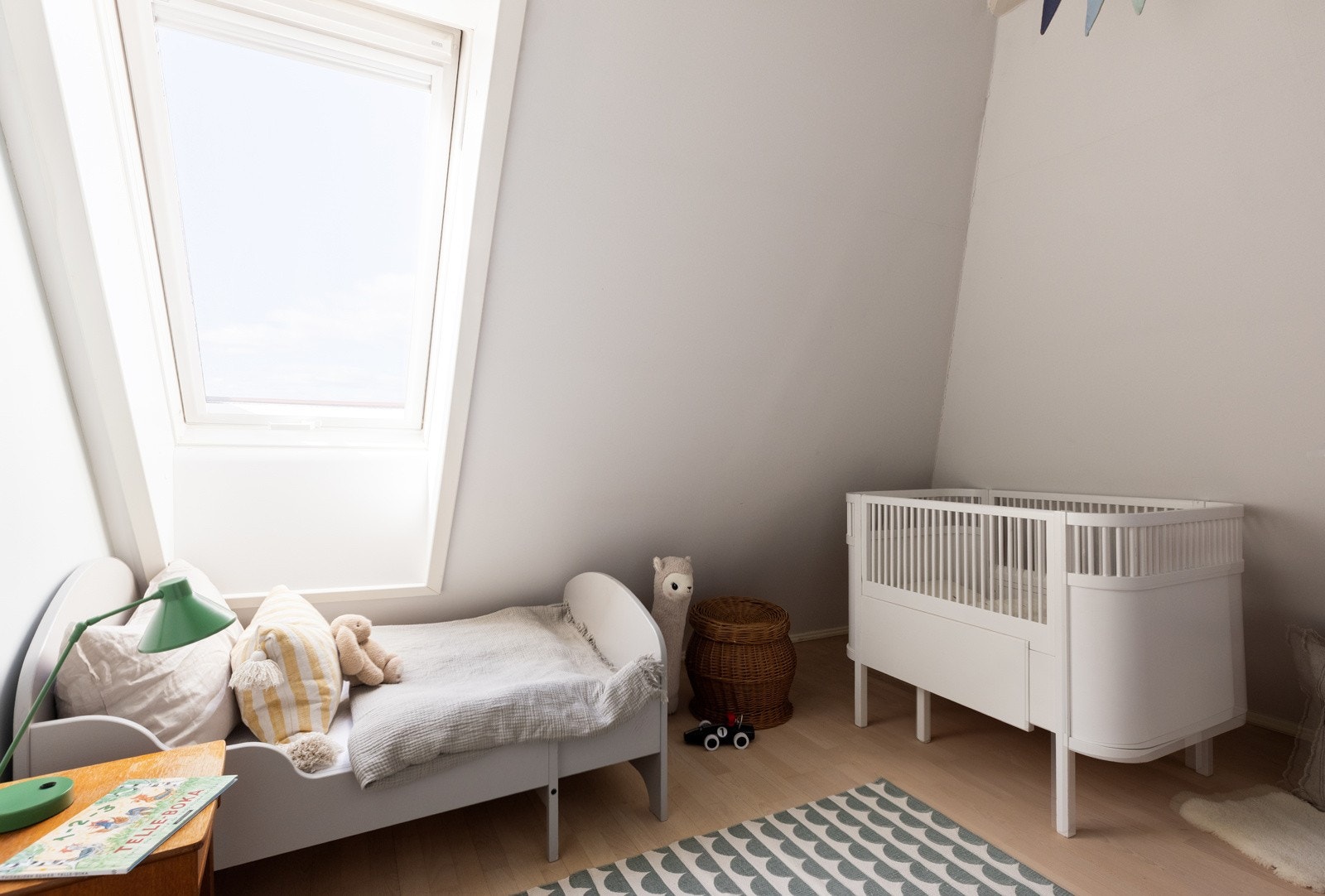 Takvinduer gir nydelig overlys i rommene. Galleribilde