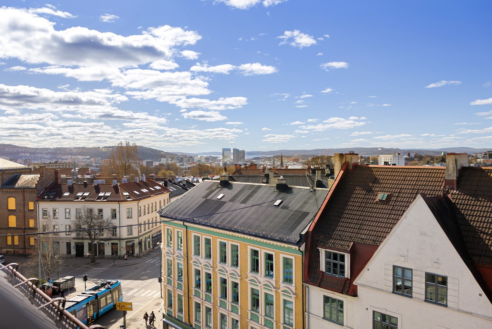 Fra leiligheten er det fine utsiktsforhold. Galleribilde