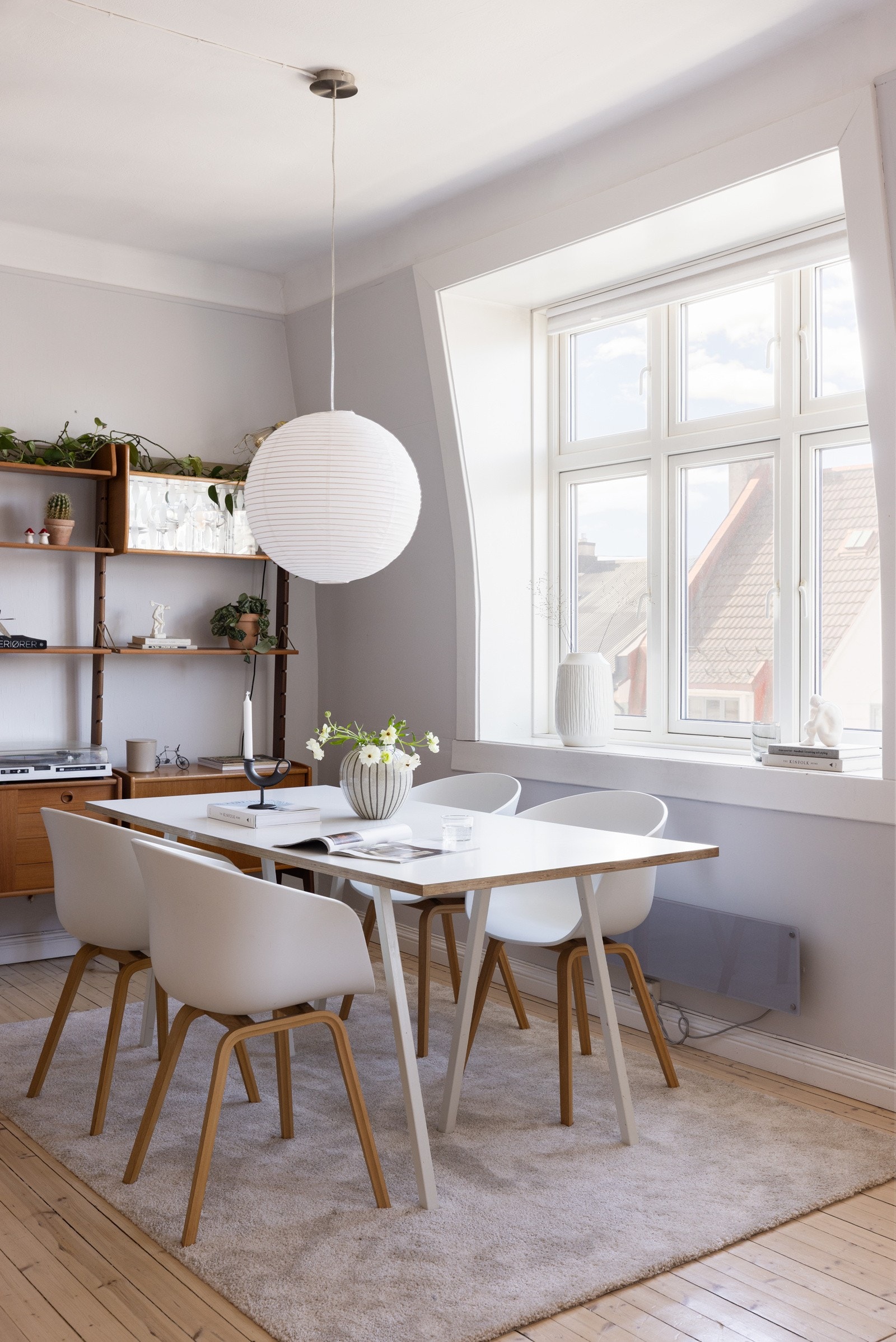 I stuen er det enkelt å servere gode venner i hyggelig lag. Galleribilde