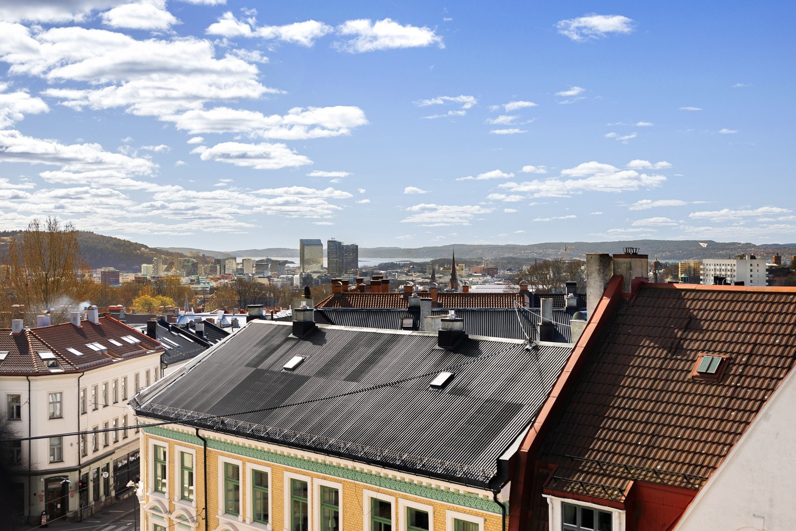 Leiligheten ligger i bygningens øverste etasje og har fine utiktsforhold. Galleribilde