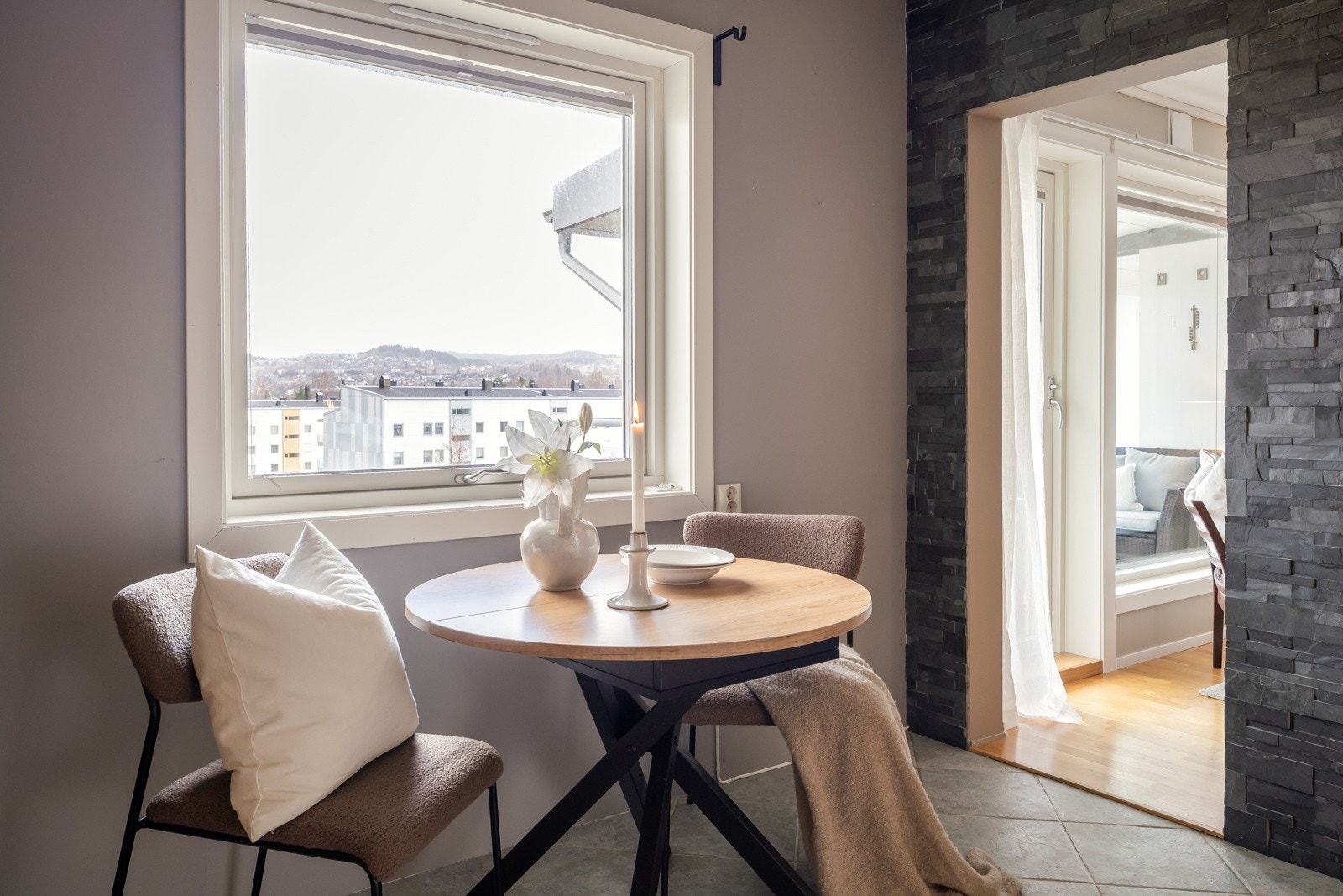God plass til mindre sittegruppe der morgenkaffen kan nytes. Galleribilde