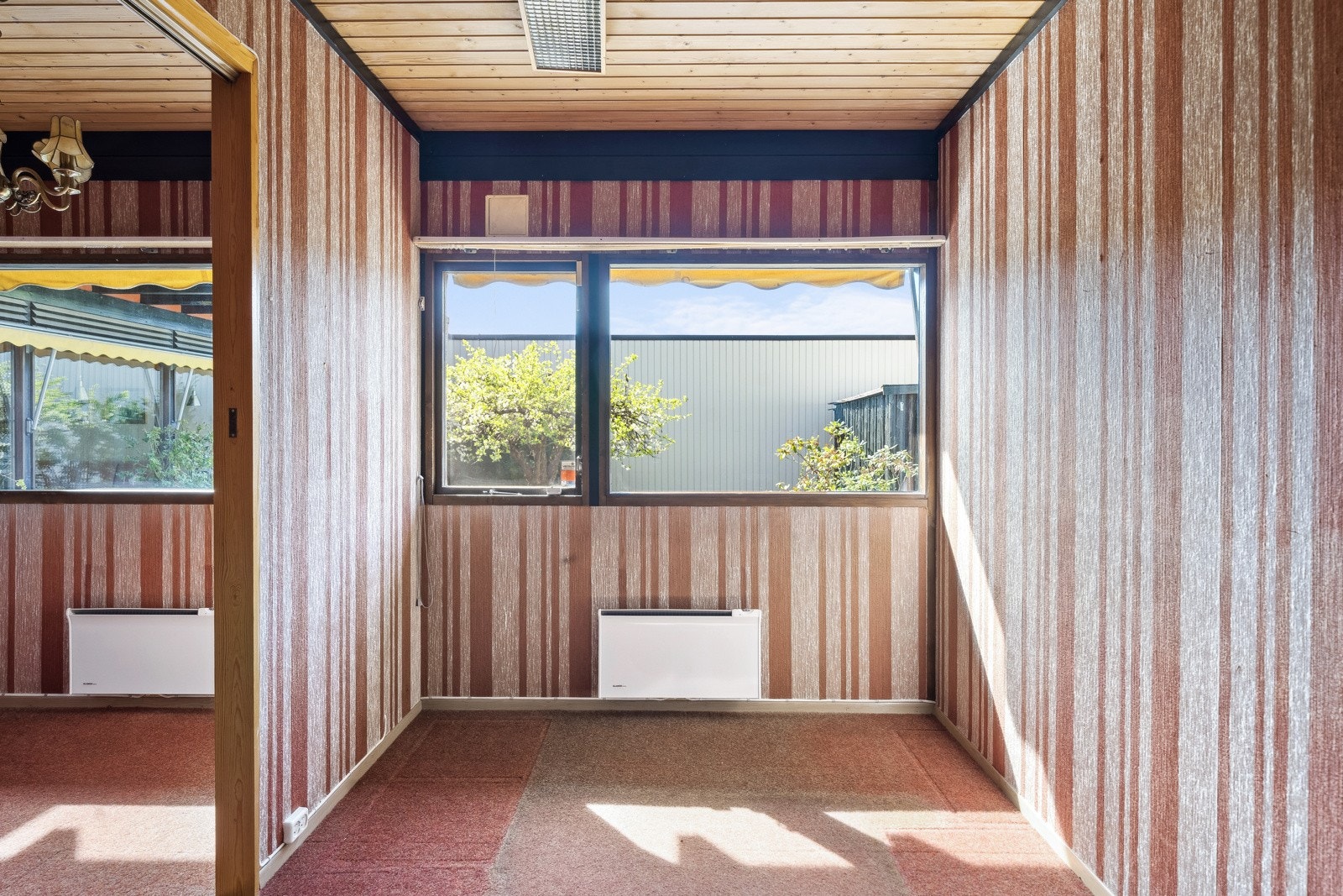Mellom de to minste rommene er det en praktisk skyvedør som gir fleksible bruksmuligheter. Galleribilde