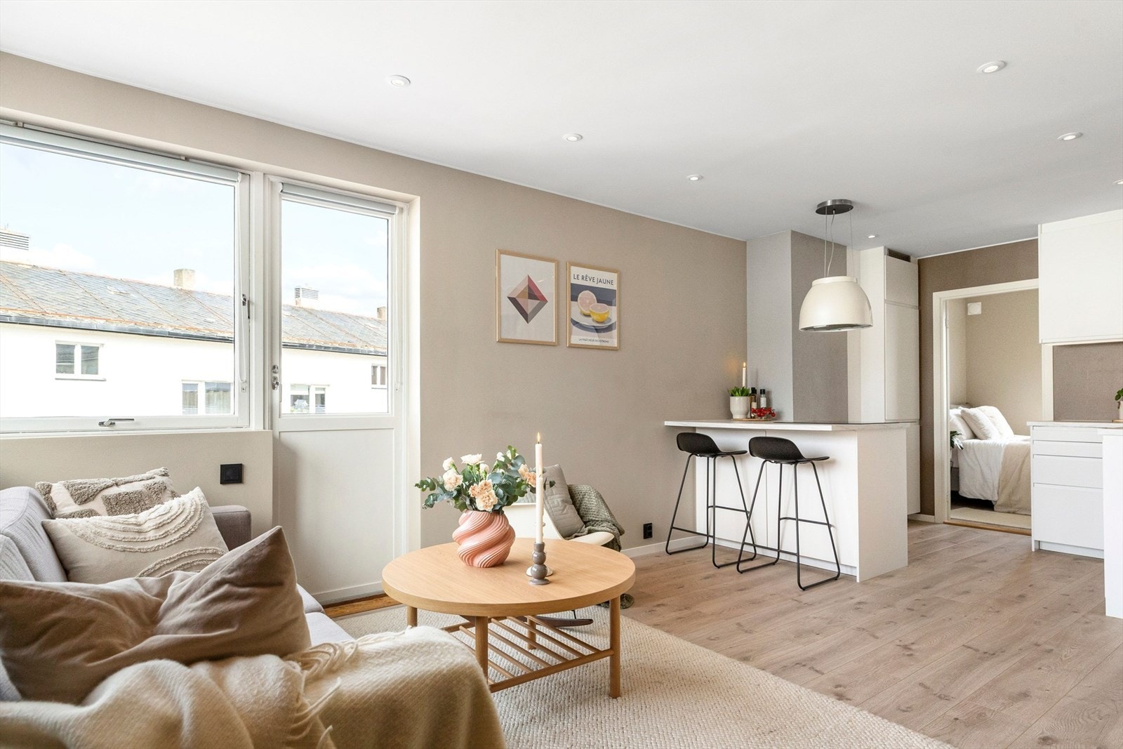 Hele leiligheten er nyoppusset i 2021 (se liste over oppgraderingene i salgsoppgaven). Galleribilde