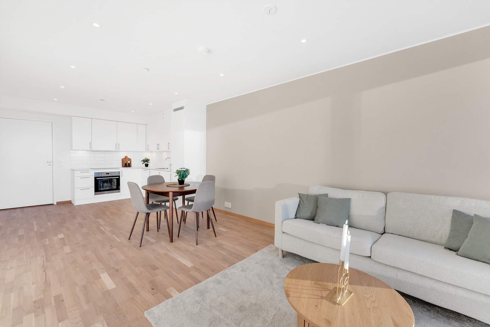 Leiligheten varmes opp med vannbåren varme og har balansert ventilasjon med varmegjenvinning. Galleribilde