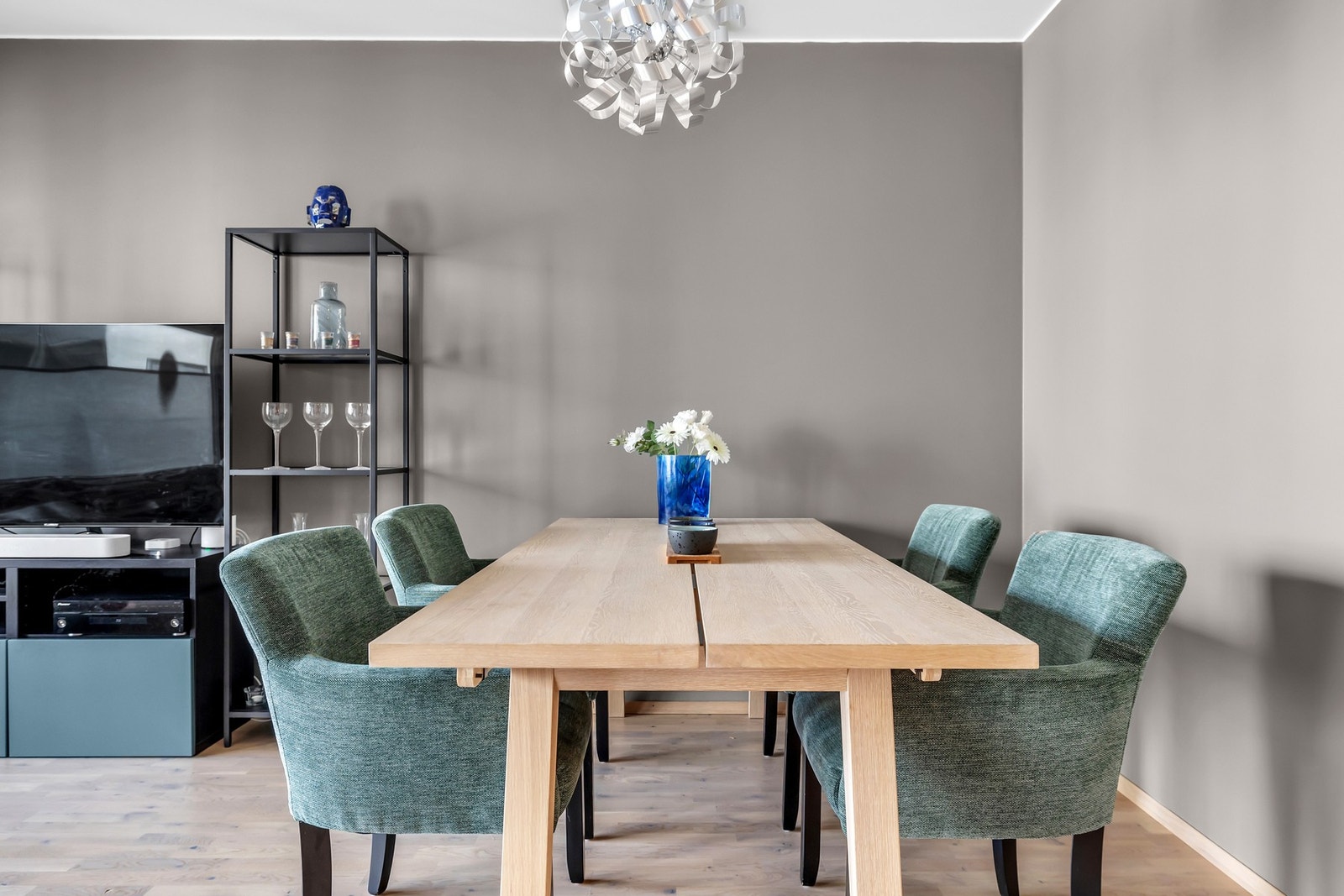 Her er det god plass til å invitere over middagsgjester på besøk! Galleribilde