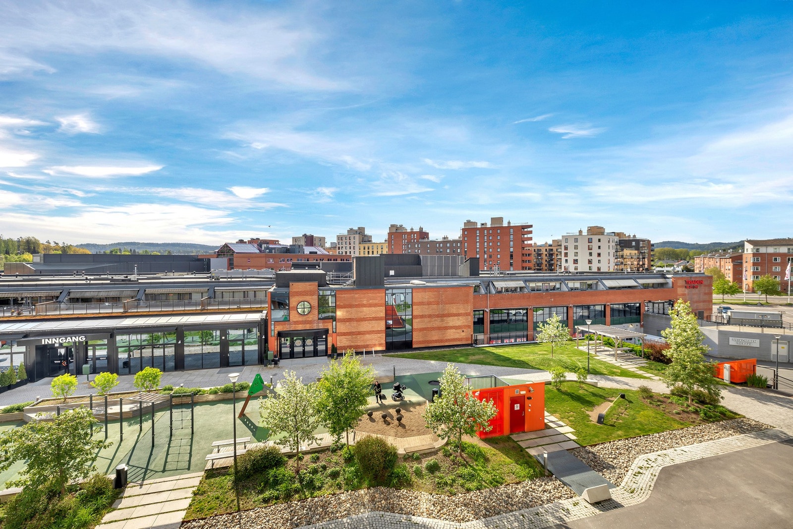 Flytt rett inn i Skårerløkka 1 og bo som nærmeste nabo til Triaden kjøpesenter! Galleribilde