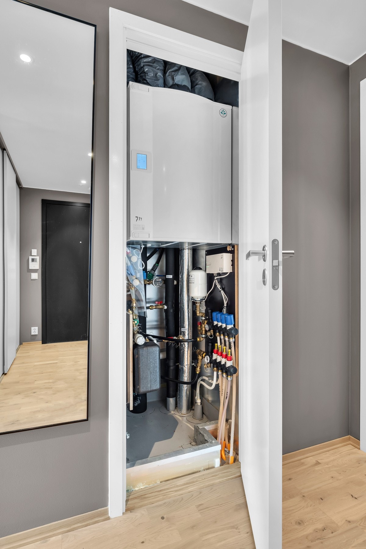 Videre i entreen er det et teknisk rom. Galleribilde