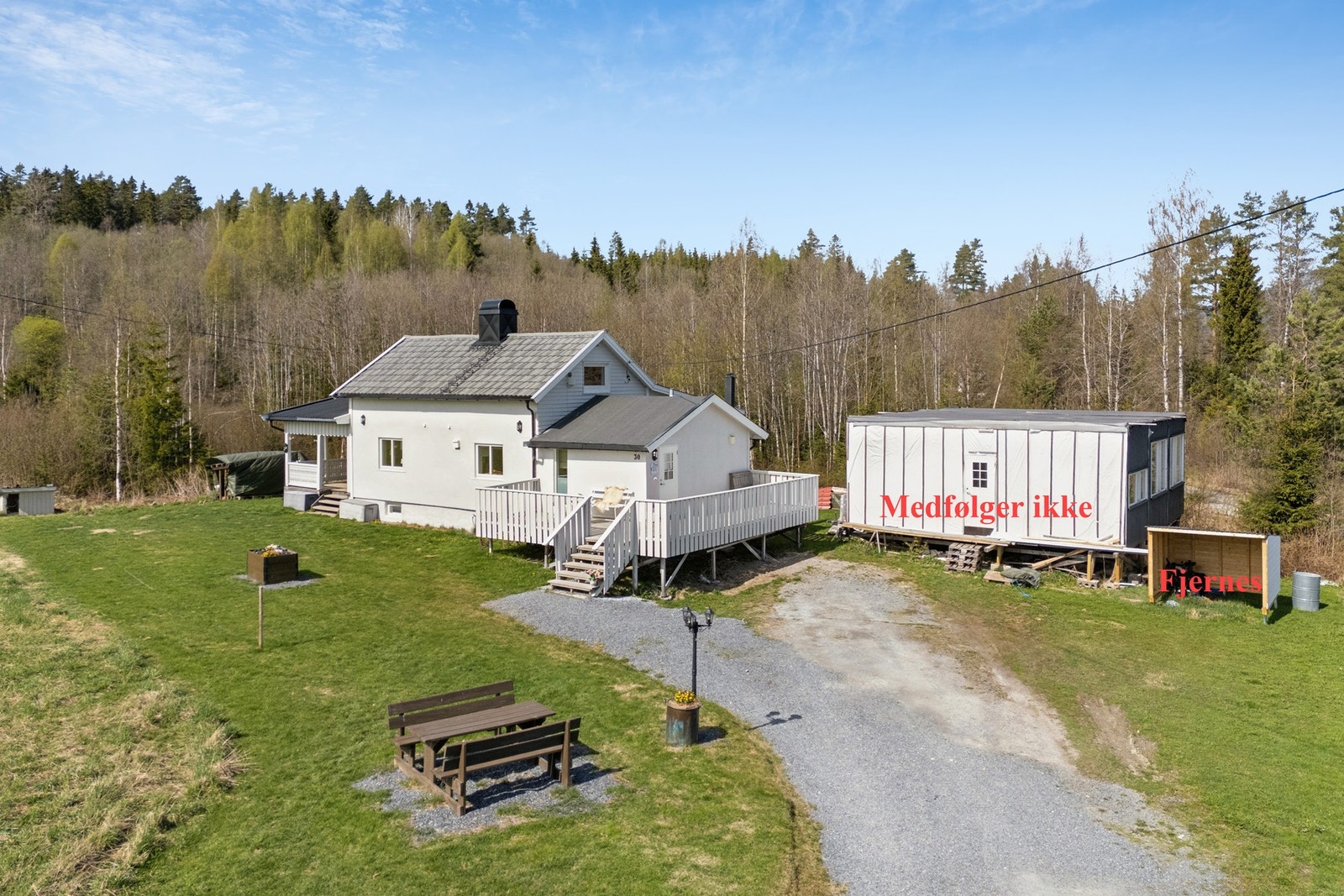 Bygg ved siden av boligen er solgt og vil bli fjernet før overtagelse. Galleribilde