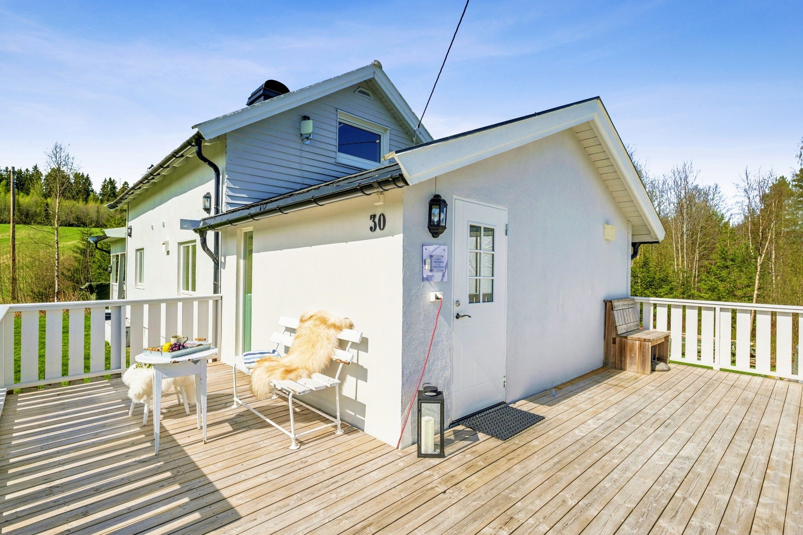 Du ønskes velkommen inn fra den ene terrassen! Galleribilde