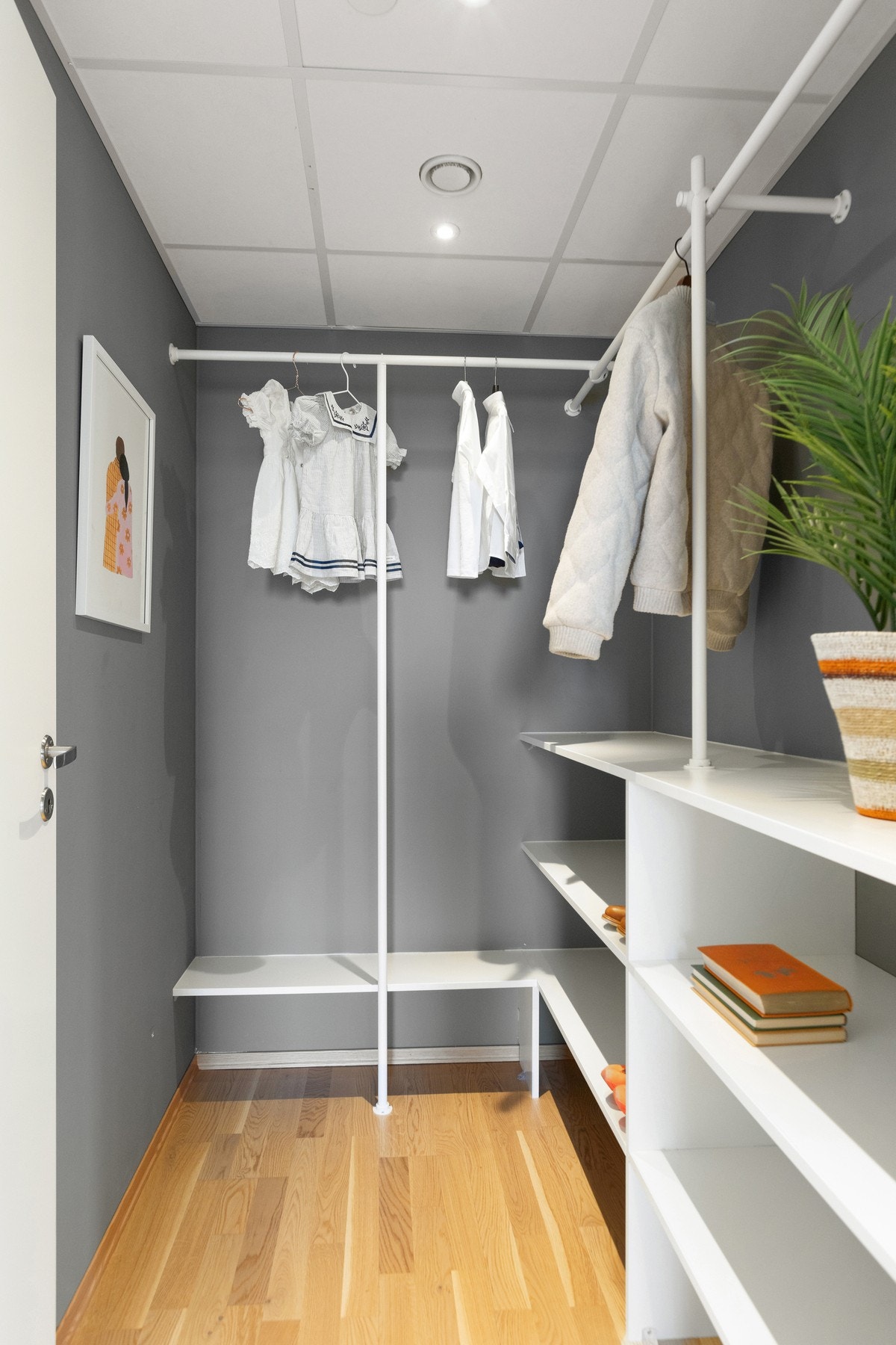 Videre finnes det en innvendig bod som egner seg svært godt som walk-in-closet. Galleribilde