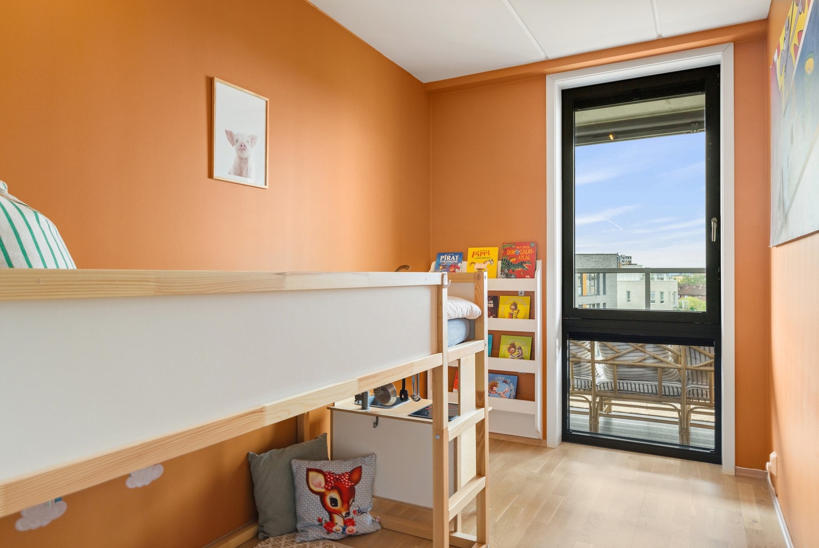 De øvrige soverommene har også god plass til alt man skulle trenge. Galleribilde