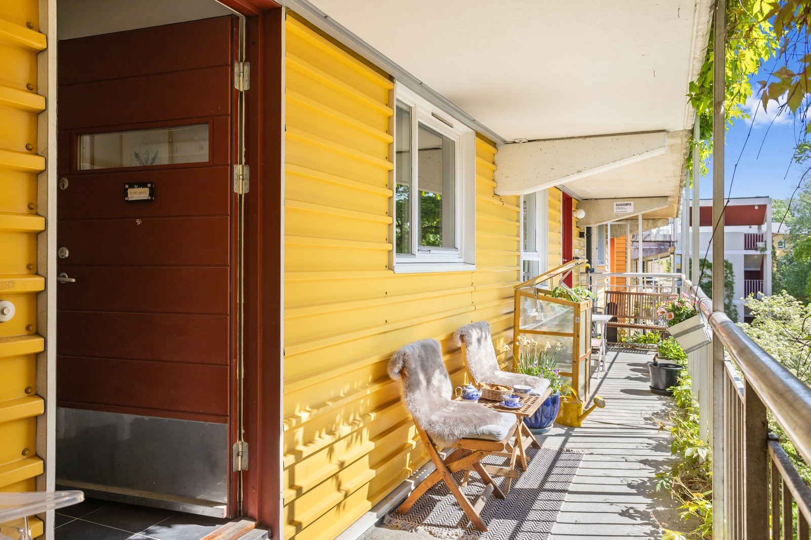 Leiligheten har beliggenhet i byggets 3. etasje med inngang fra hyggelig svalgang. Galleribilde