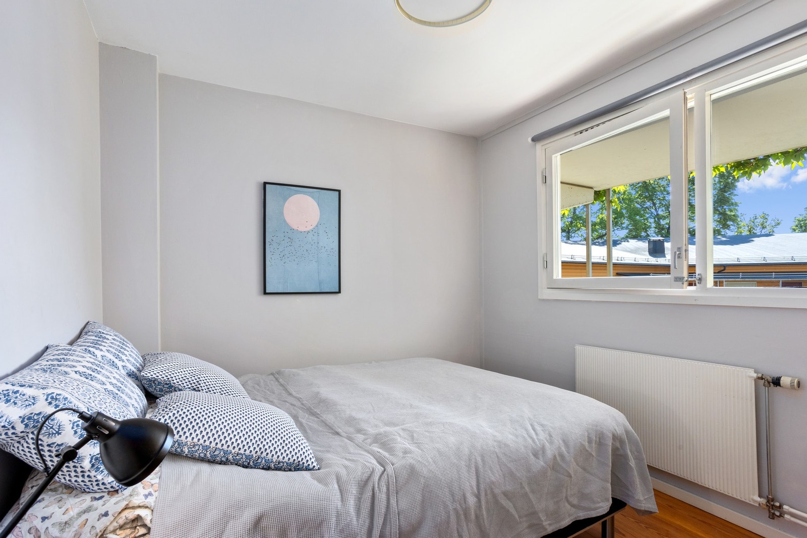 Soverom med plass til dobbeltseng. Galleribilde