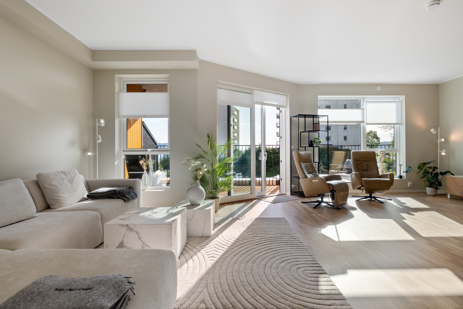 AnnetEiendomsMegler1 v/ Petter Krantz har gleden av å presentere Breiviken 1F! Galleribilde