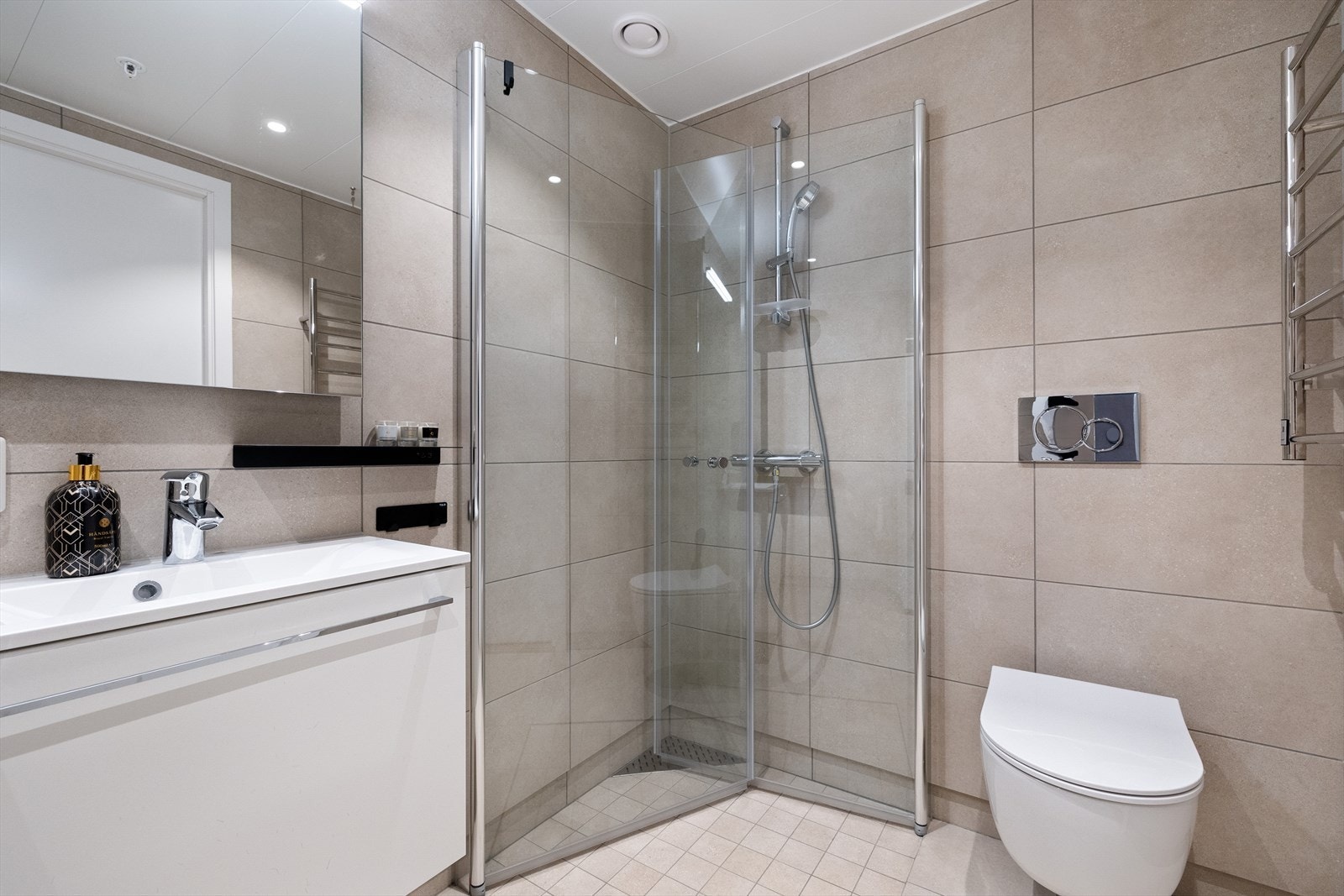 Leilighetens andre bad. Galleribilde