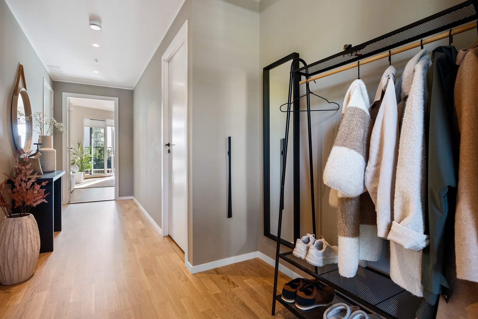 Her er det gode muligheter for montering av romslig garderobeløsning. Galleribilde