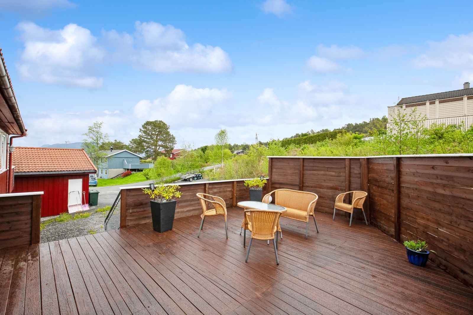 Terrasse ved inngangsparti Galleribilde