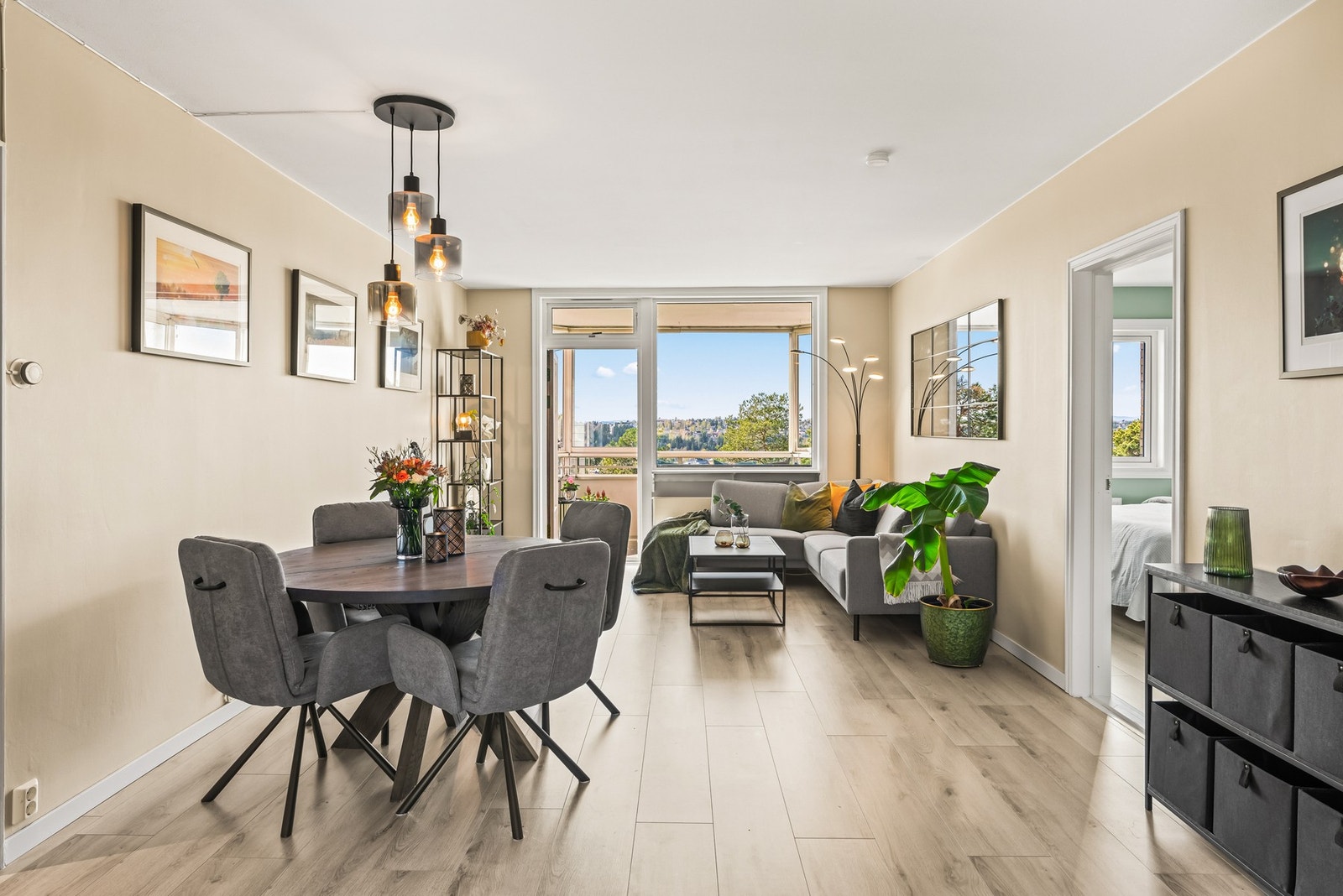 Både fyring (oppvarming), varmtvann og internett er inkl. i de månedlige felleskostnadene. Galleribilde