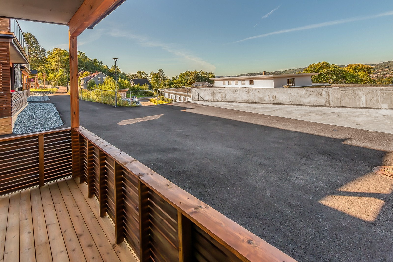 Utsikt fra den vestvendte terrassen. Galleribilde