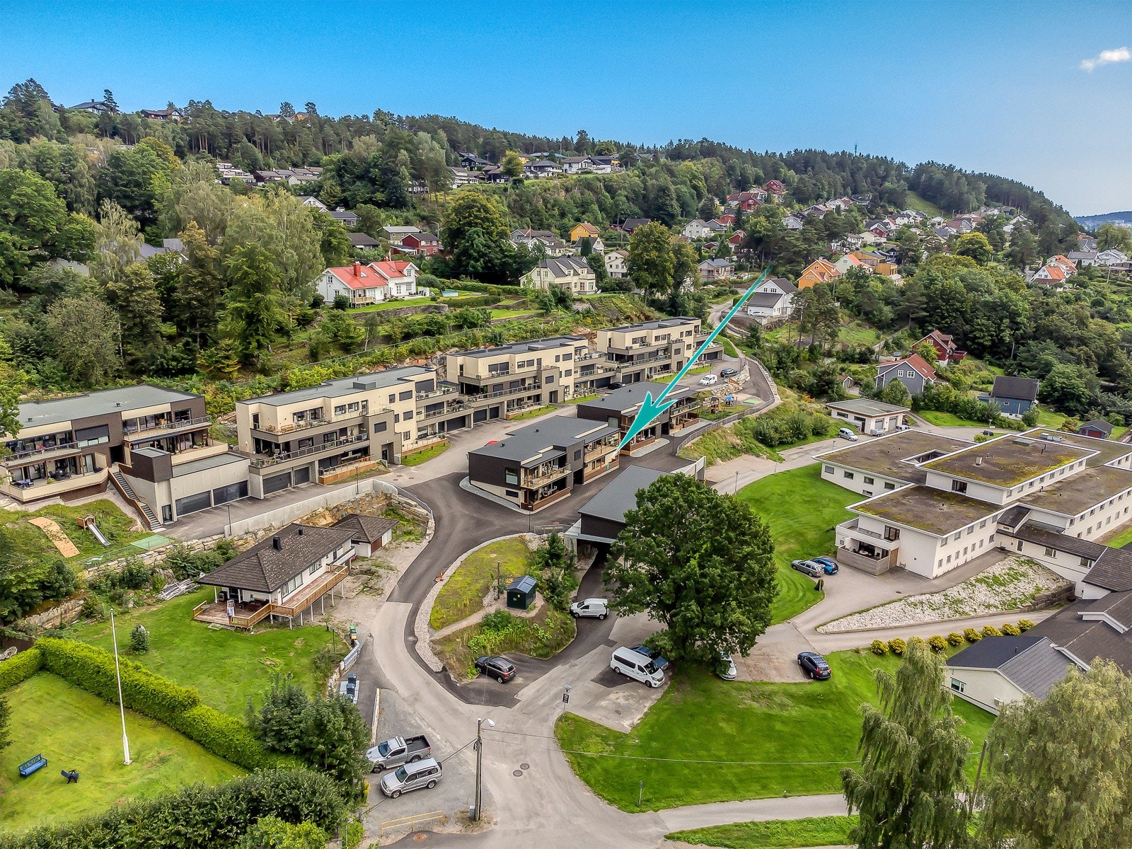 Ligger som en del av et etablert boligområde på Borgeåsen Galleribilde