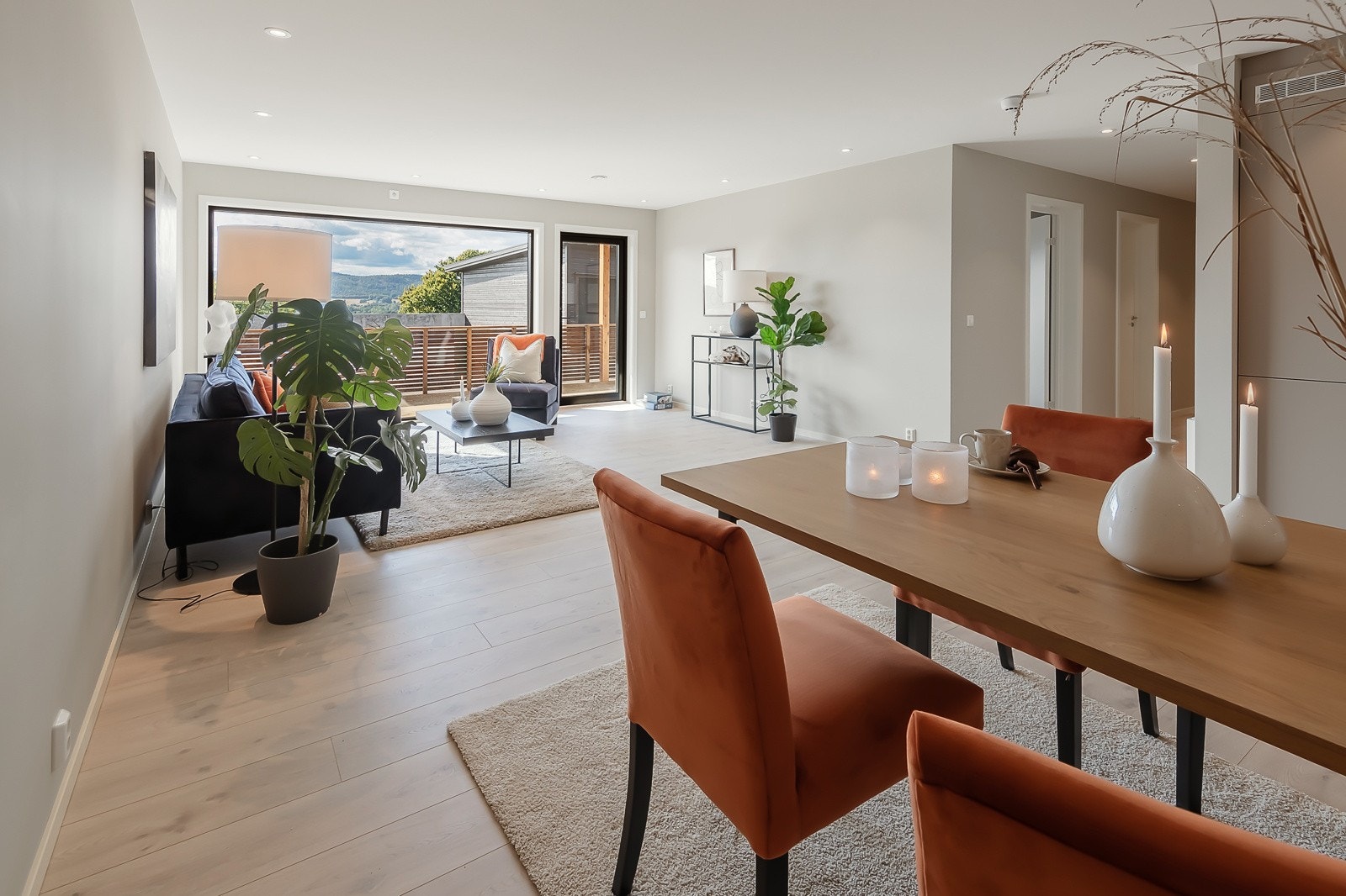 Fra hjørne av kjøkken mot stue. Galleribilde