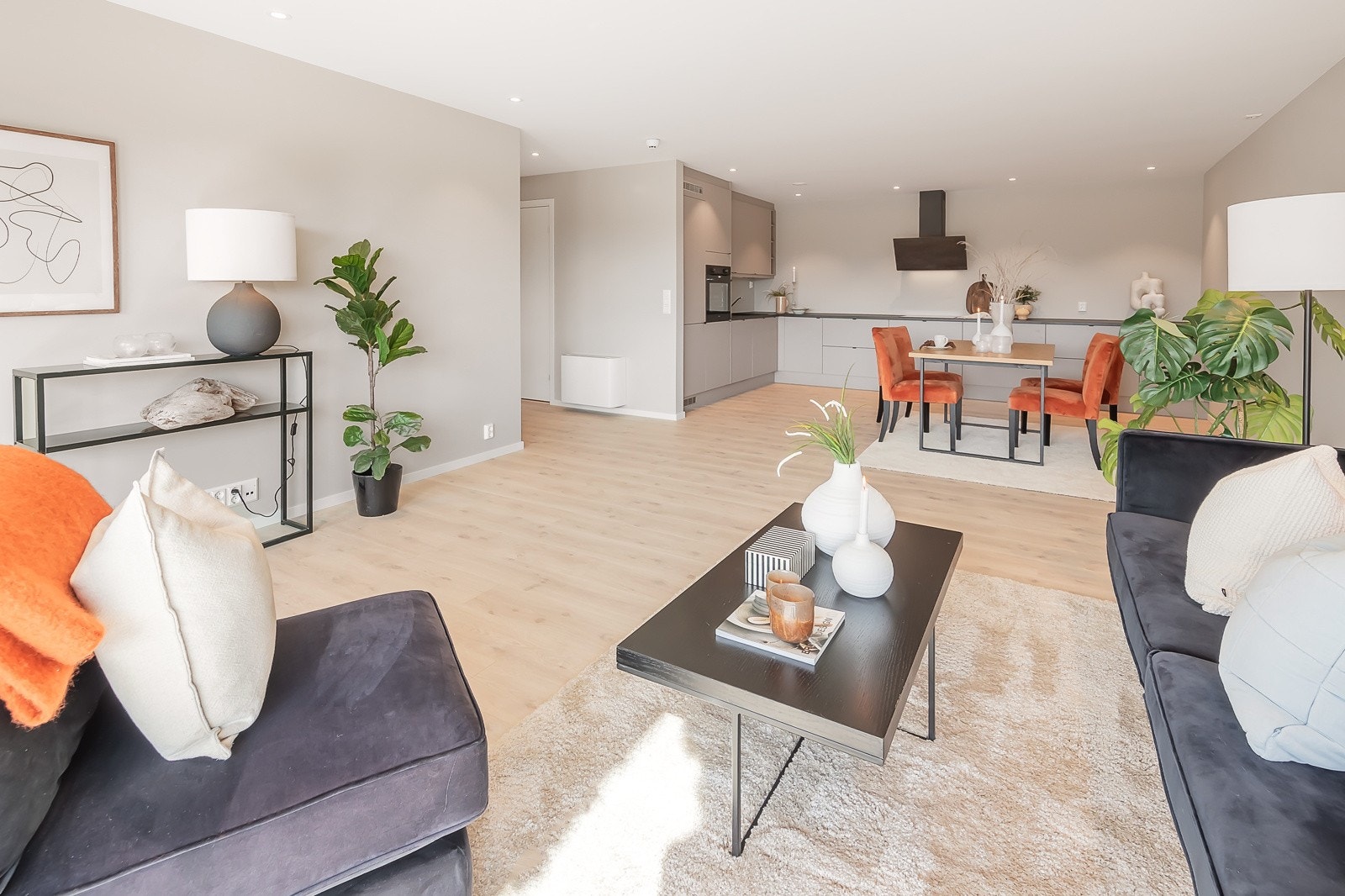 Fra hjørne av stuen mot kjøkken. Galleribilde