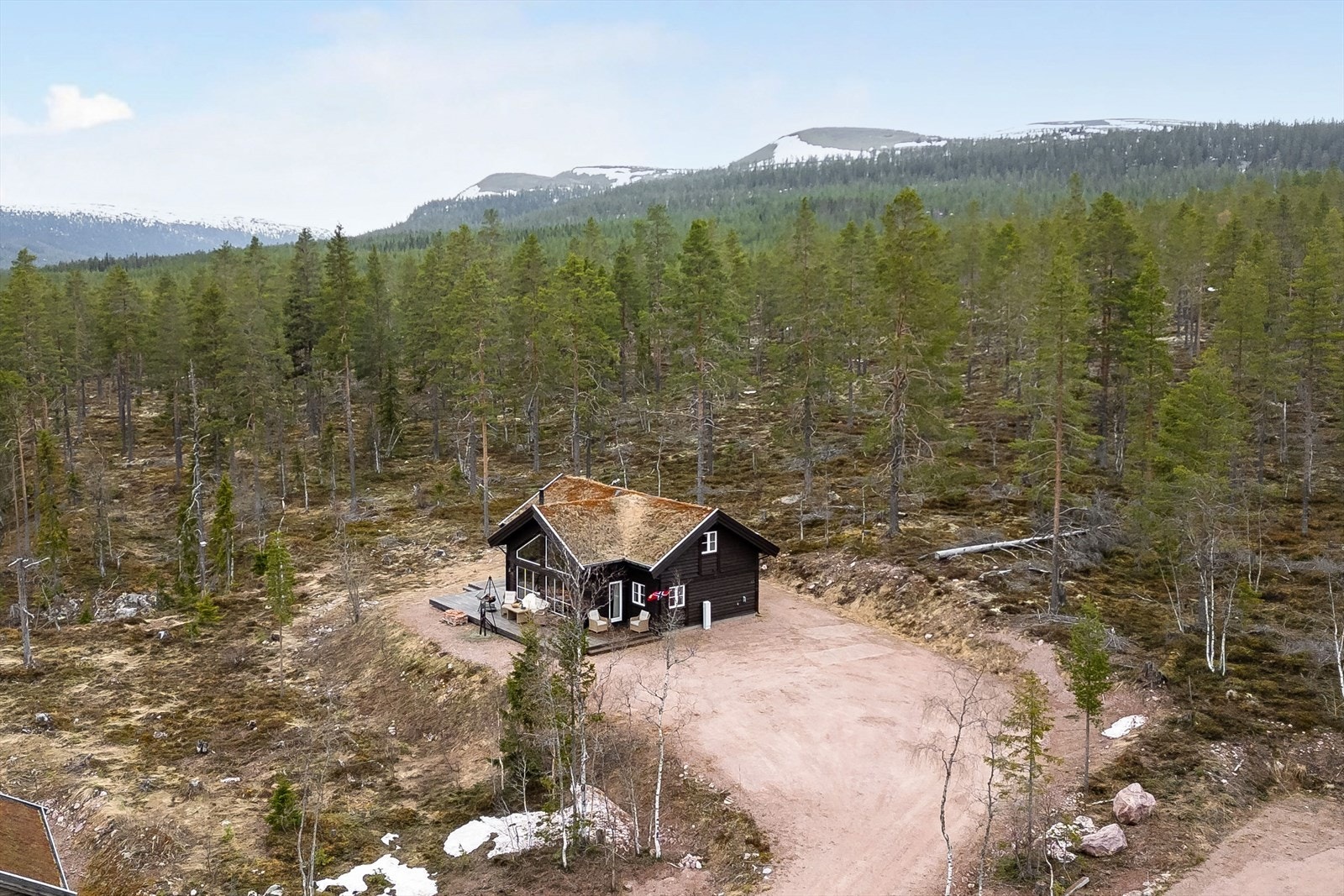 Hytta ligger 578 moh. i flotte og naturskjønne omgivelser i fantastiske Fulufjellet, med helårs tur- og friluftsmuligheter omtrent rett utenfor døra. Galleribilde