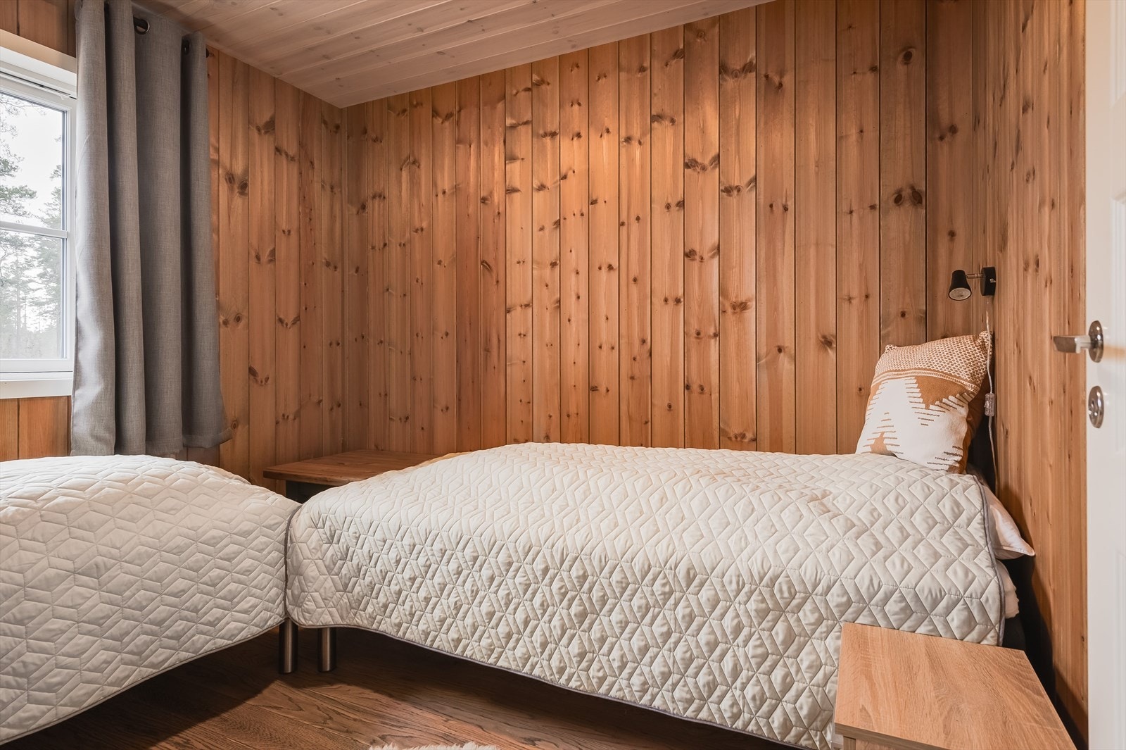 Soverom 2 er også et fint soverom som i dag er innredet med to senger. Galleribilde