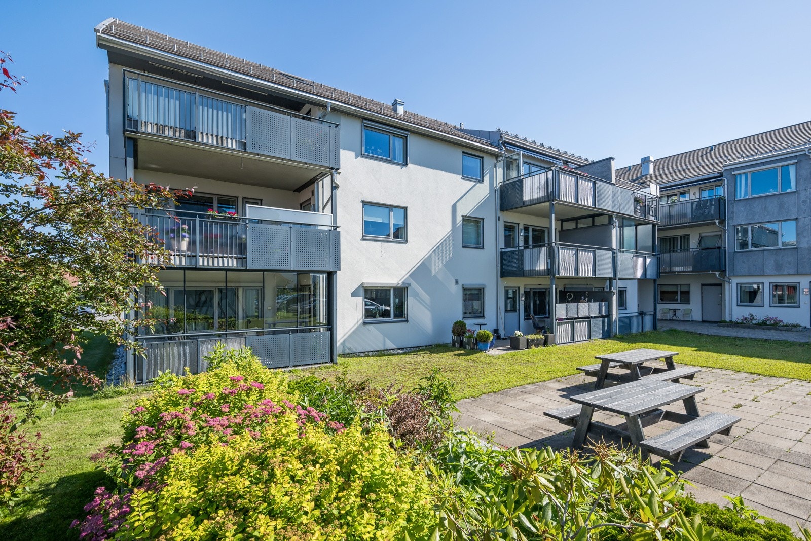 Herlig kombinasjon av sentral belligenhet og privatliv Galleribilde