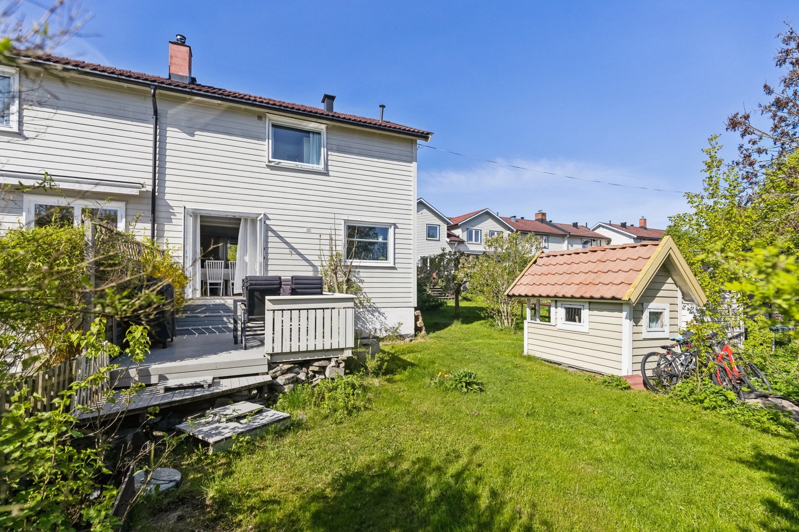 Dette er en fin familiebolig som ligger i et av Nesoddens mest attraktive og barnevennlige boligområder Galleribilde