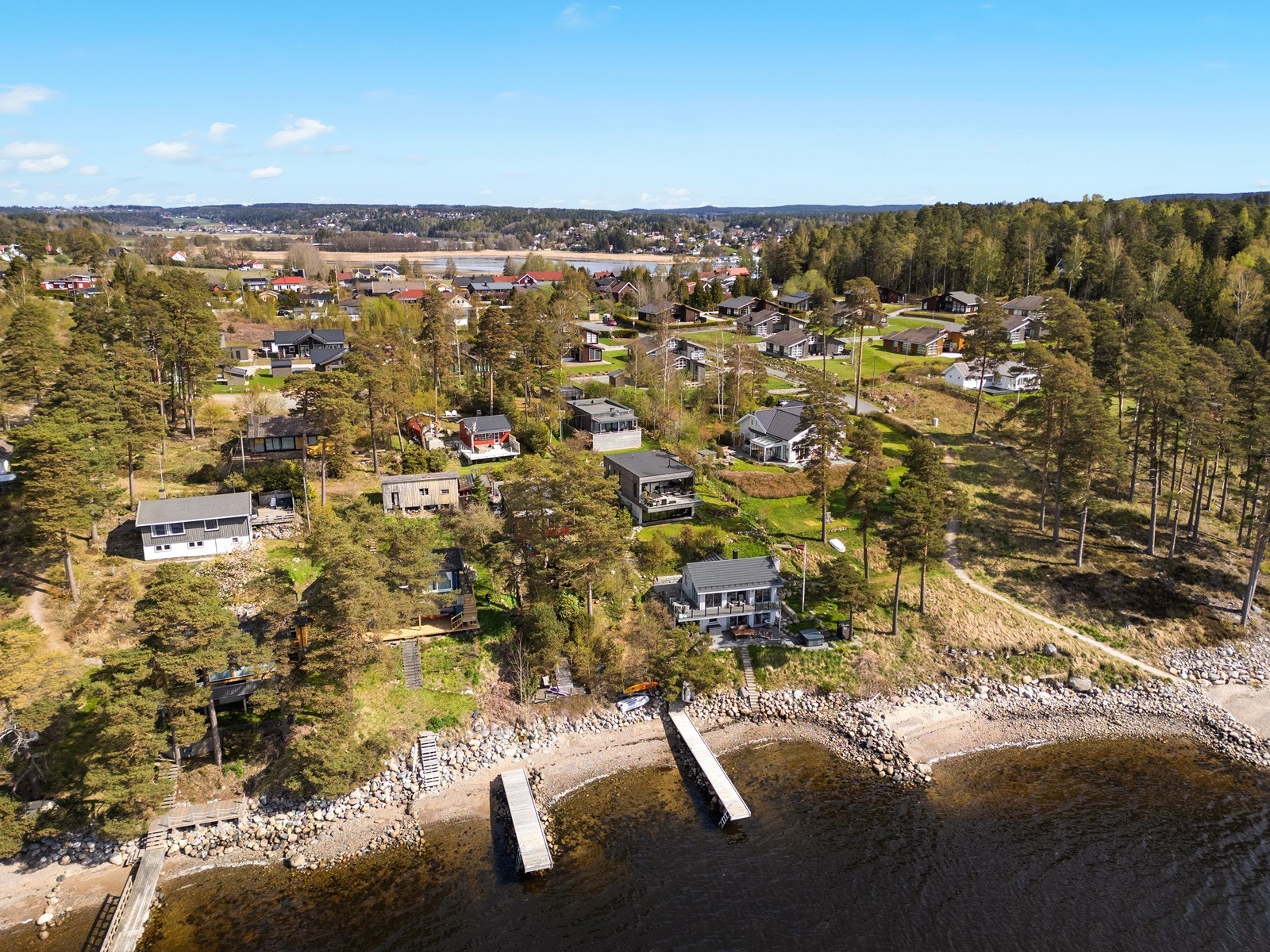 Eiendommen ligger ved kysten sør/øst for Kvastebyen i Sarpsborg kommune Galleribilde