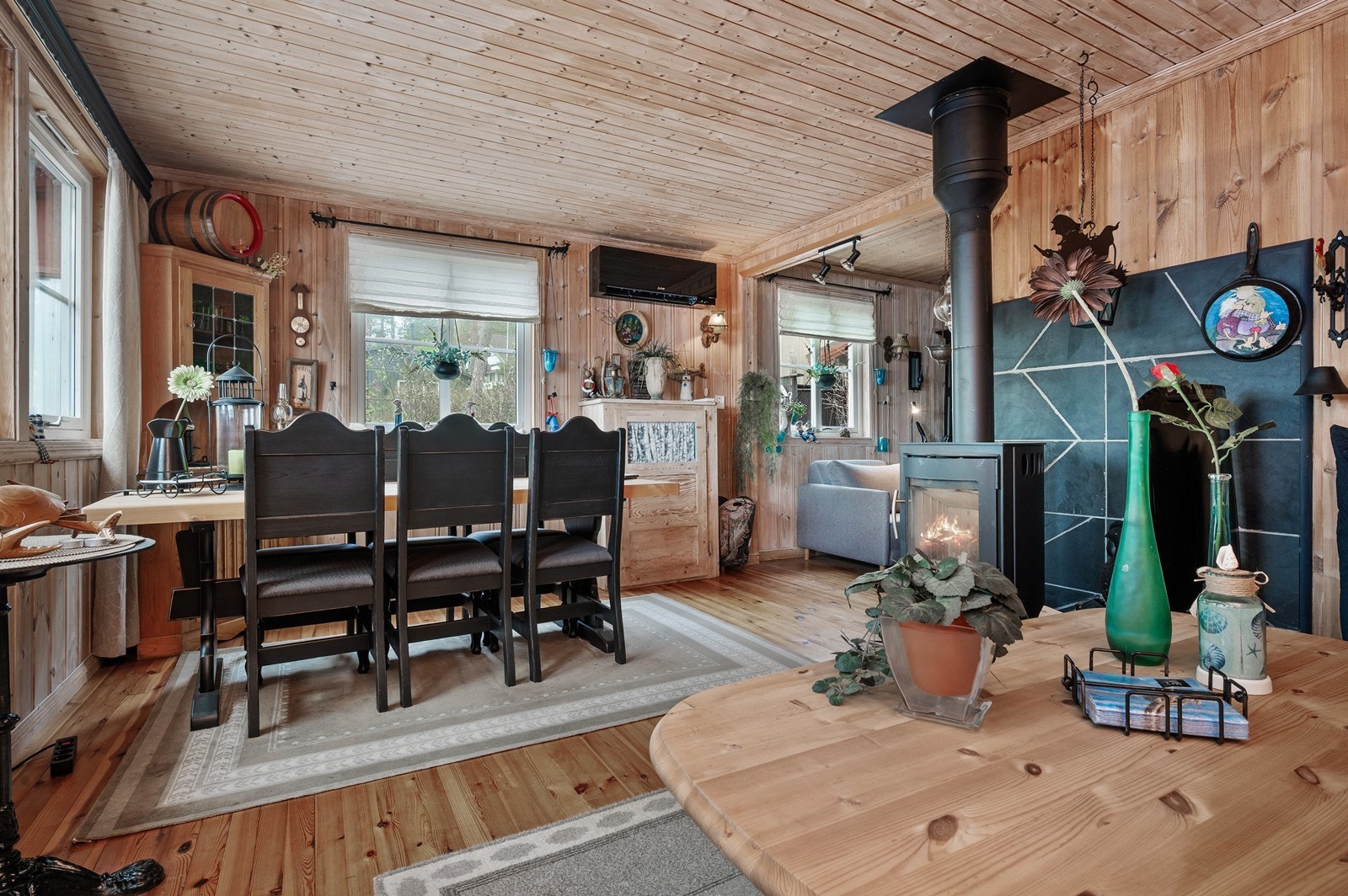 I stuen er det også luft til luft varmepumpe Galleribilde