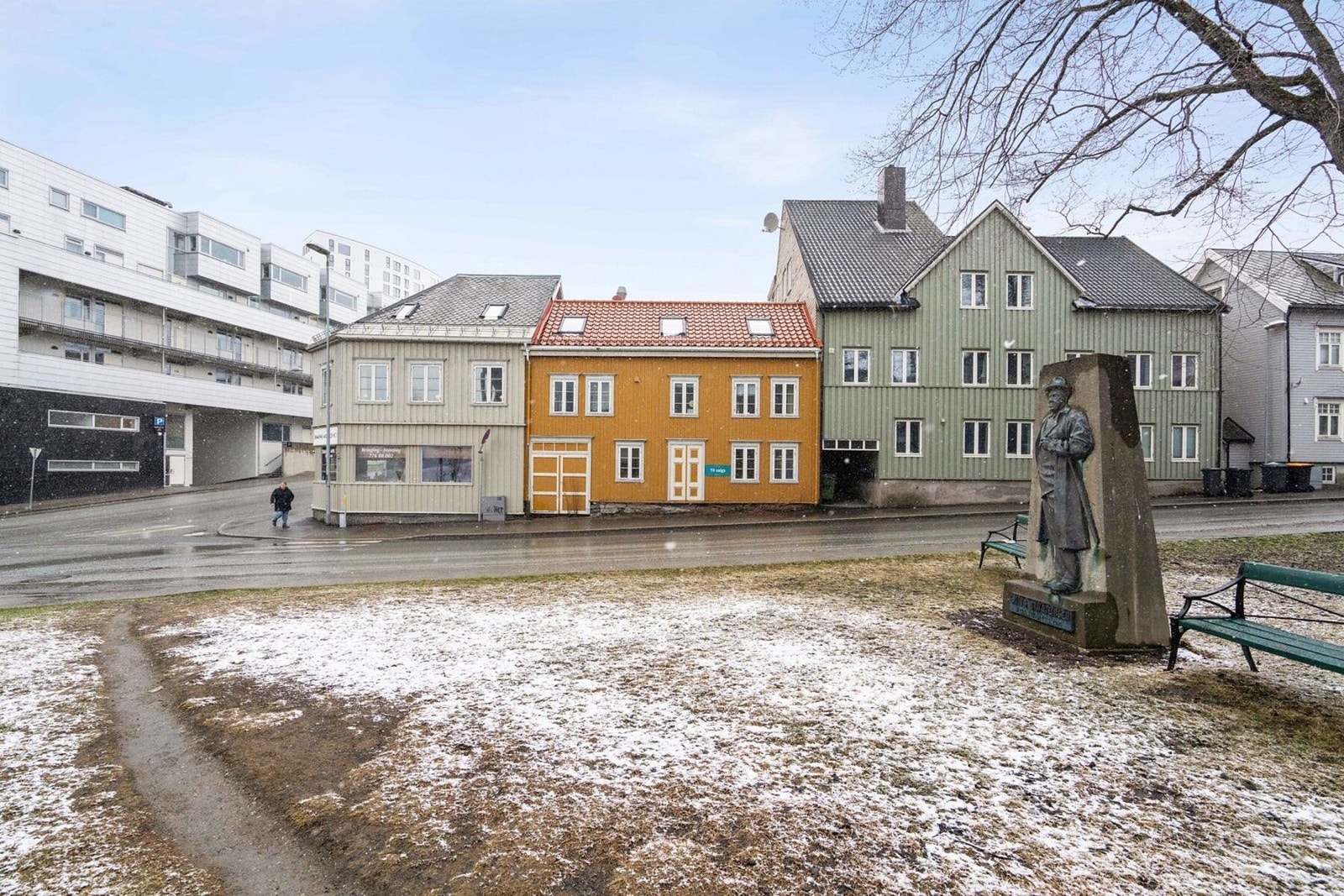 Leiligheten ligger i nordbyen rett ovenfor Tinghuset/Tromsøbrua. Galleribilde