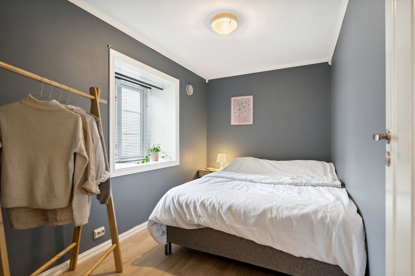 Soverommet ligger inn mot bakgården. Galleribilde