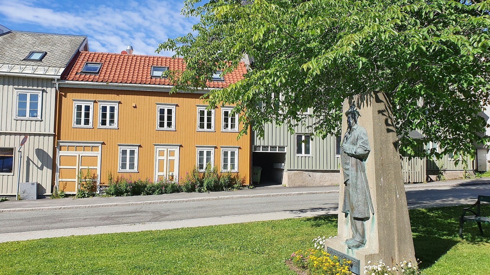 Leiligheten ligger i nordbyen rett ovenfor Tinghuset/Tromsøbrua. Galleribilde