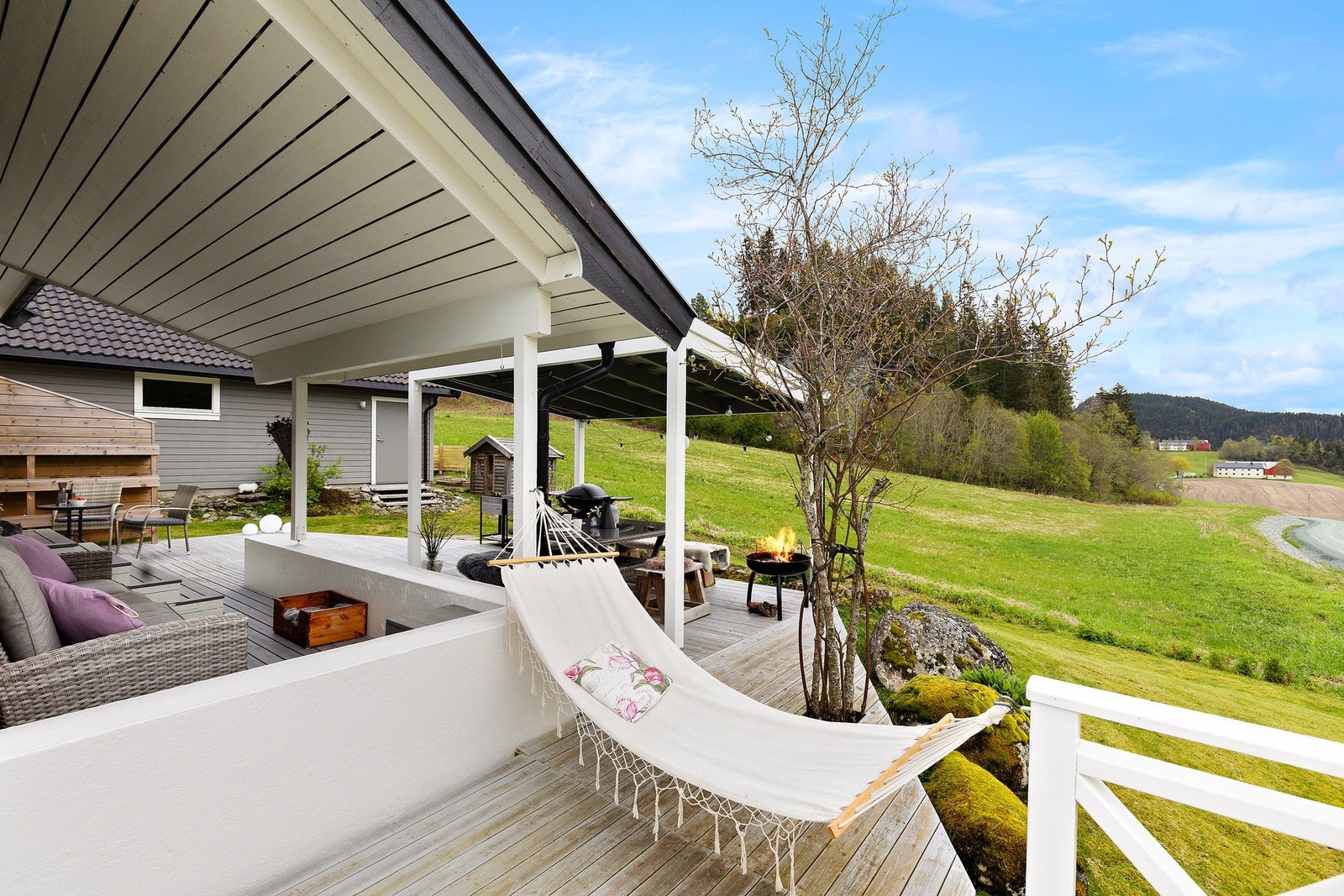 Nyt rolige dager på denne 70 kvm store terrassen Galleribilde