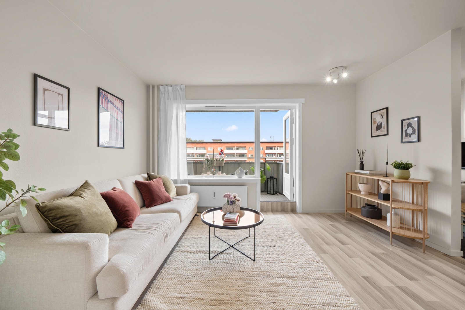 Houssam Ben Zrelli v/EIE eiendomsmegling har gleden av å presentere Bergensveien 4A - en arealeffektiv 1-roms med god planløsning, heisadkomst og balkong. Galleribilde