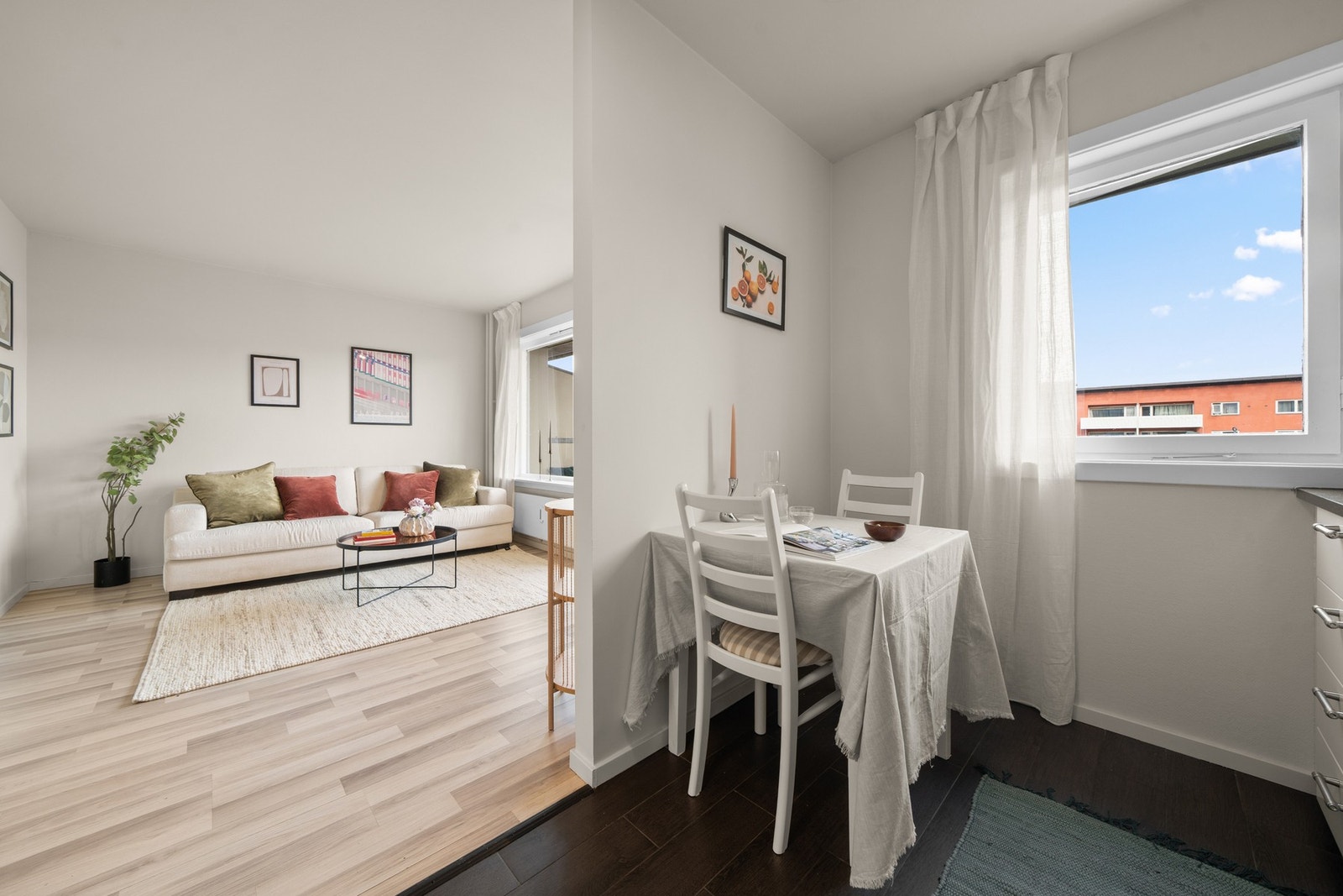 Her er det også plass til et spisebord. Galleribilde