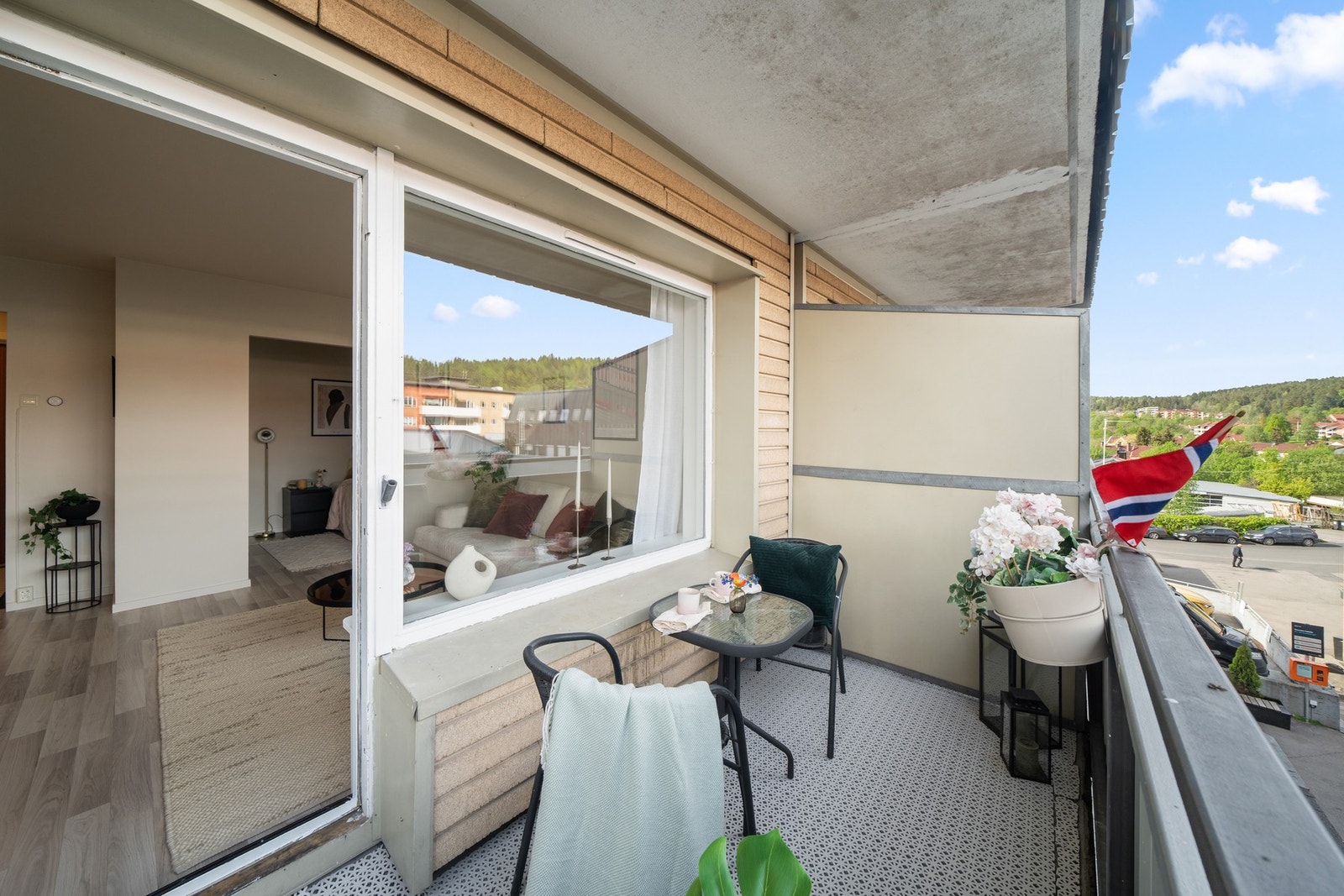 Balkongen er den perfekte uteplassen for en kaffepause i frisk luft. Galleribilde