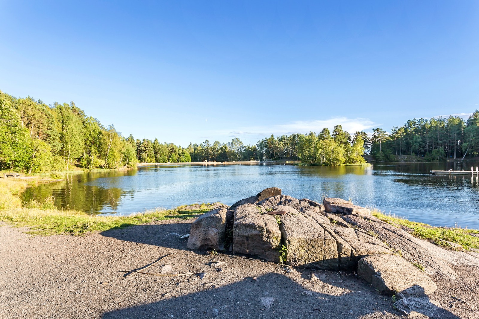 Her kan man nyte marka til det fulleste med alt det naturen i området har å by på. Galleribilde