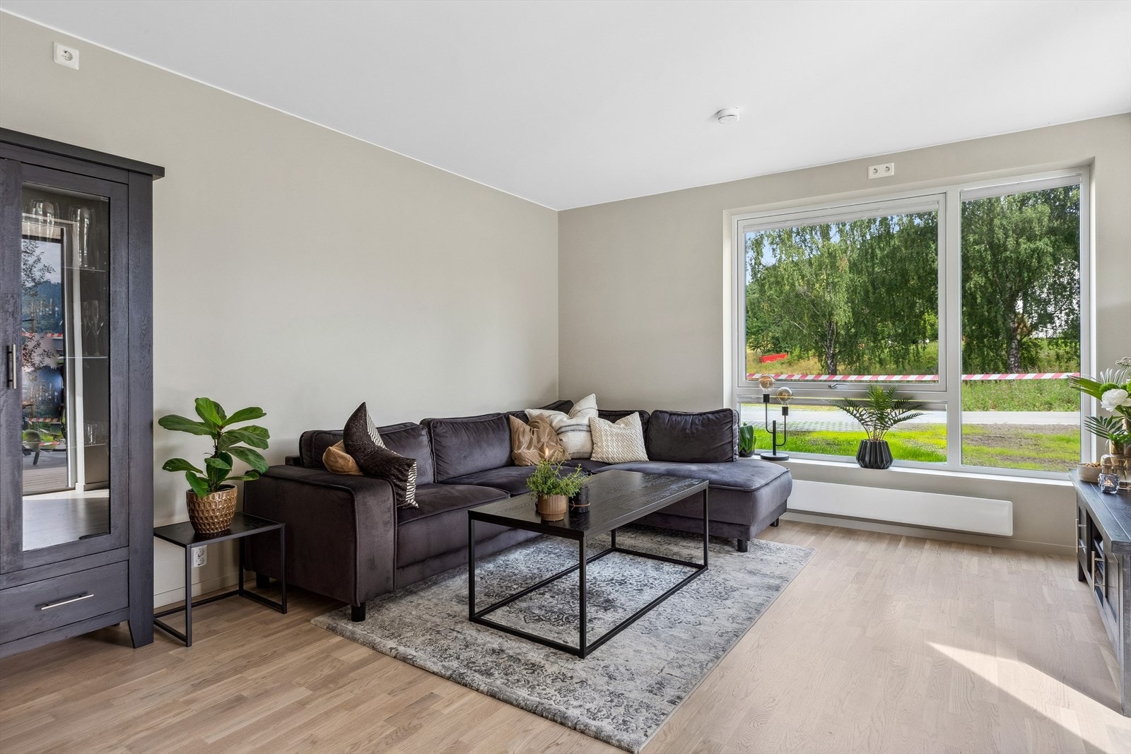 Den gode utformingen og de tidløse fargevalgene på vegger legger et godt grunnlag for å innrede stuen etter eget ønske. Galleribilde