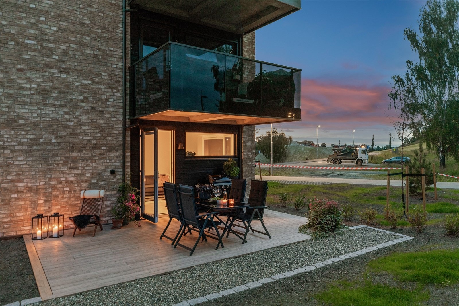 Sameiets utesoner er under opparbeidelse. Sameiet har en felles eiet tomt på ca 7 274 m². Galleribilde