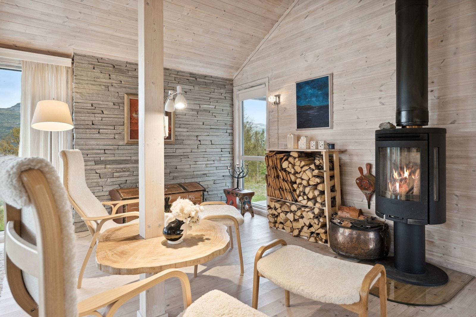 En peisovn gir kos og ekstra varme i den kalde årstida. Galleribilde