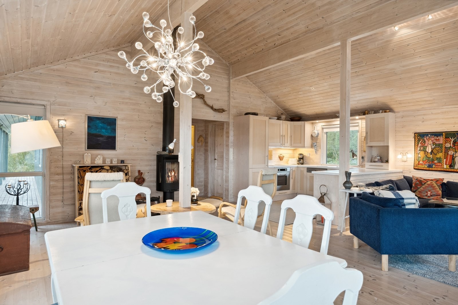 Her kan man samle venner og familie til gode måltider og hyggelige stunder Galleribilde