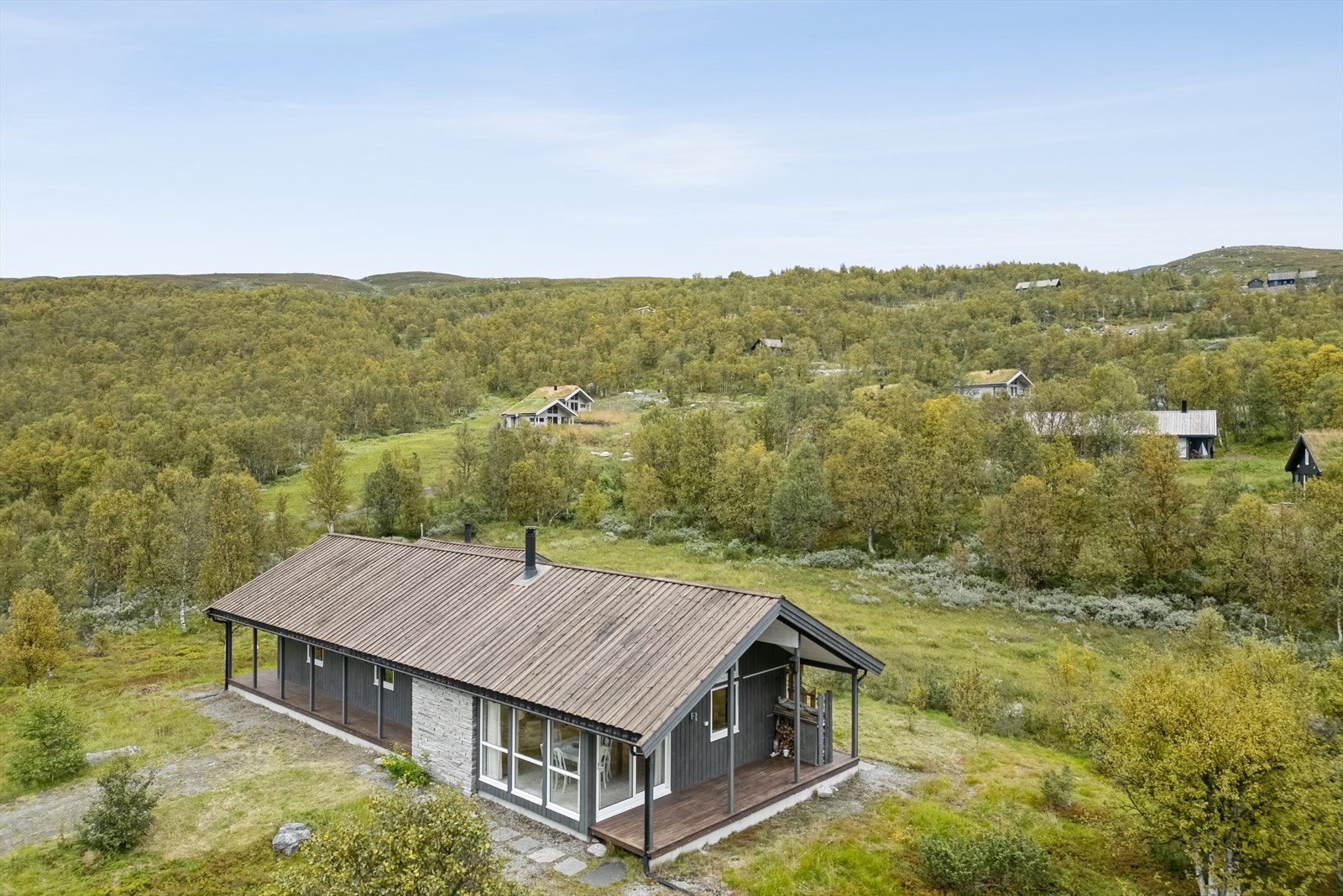 Perfekt beliggende langs E16 mellom Oslo og Bergen. Galleribilde