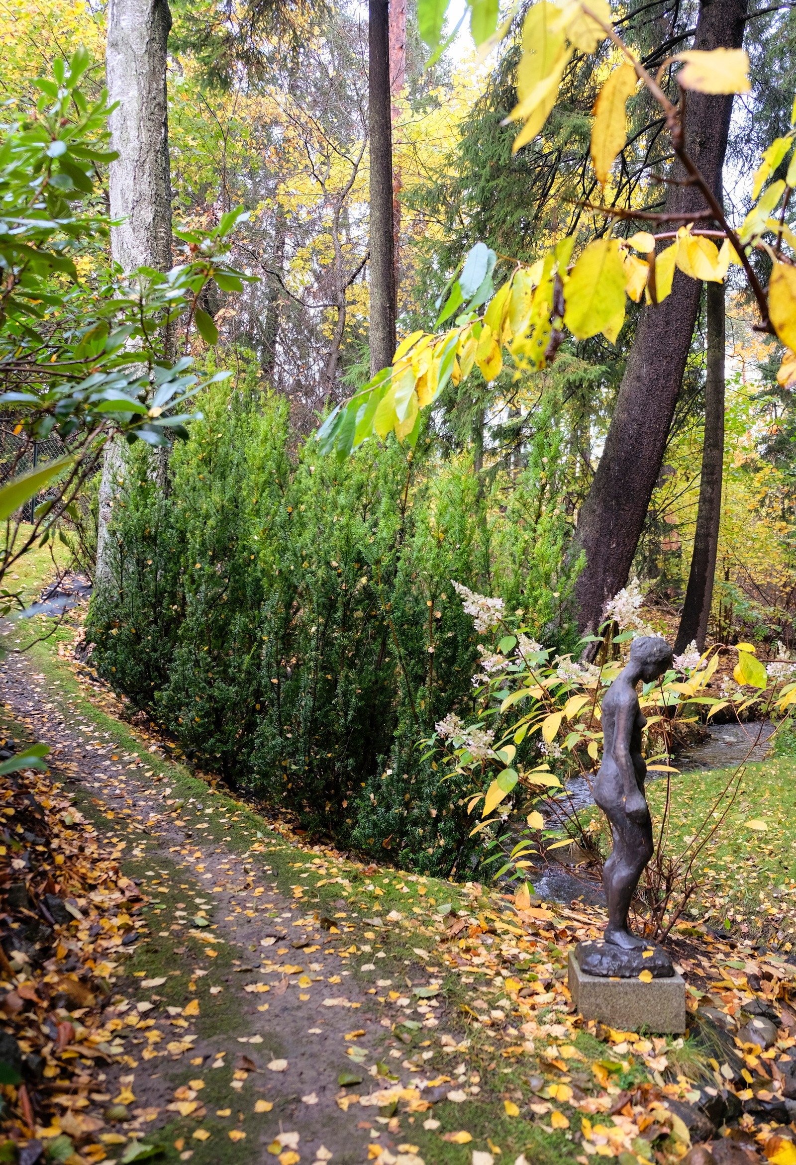 Eiendommens beliggenhet byr på mulighet for utallige turopplevelser sommer som vinter. Flotte bademuligheter på bl.a. Båntjern, div. sykkelstier og skiløyper innenfor umiddelbar nærhet. Galleribilde