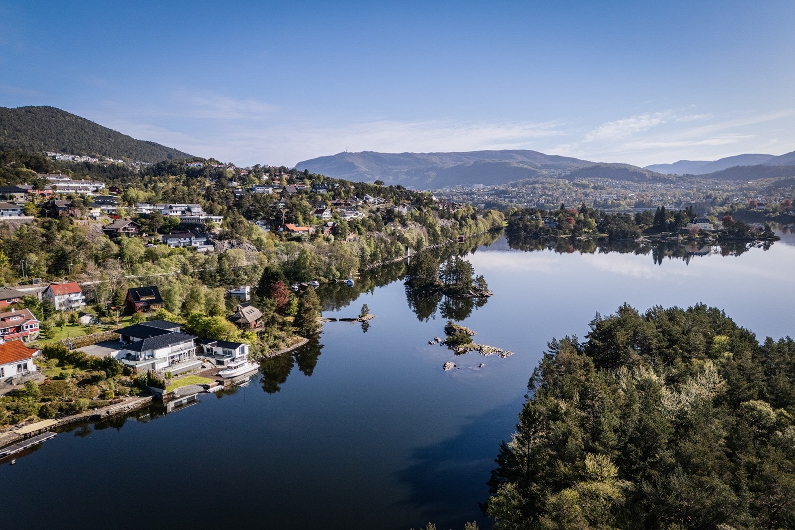 Her bor du i nærheten av populære turterreng som Gullsteinen, Løvstakken og Langegården, som byr på flotte naturopplevelser for både turgåing og frisk luft. Galleribilde